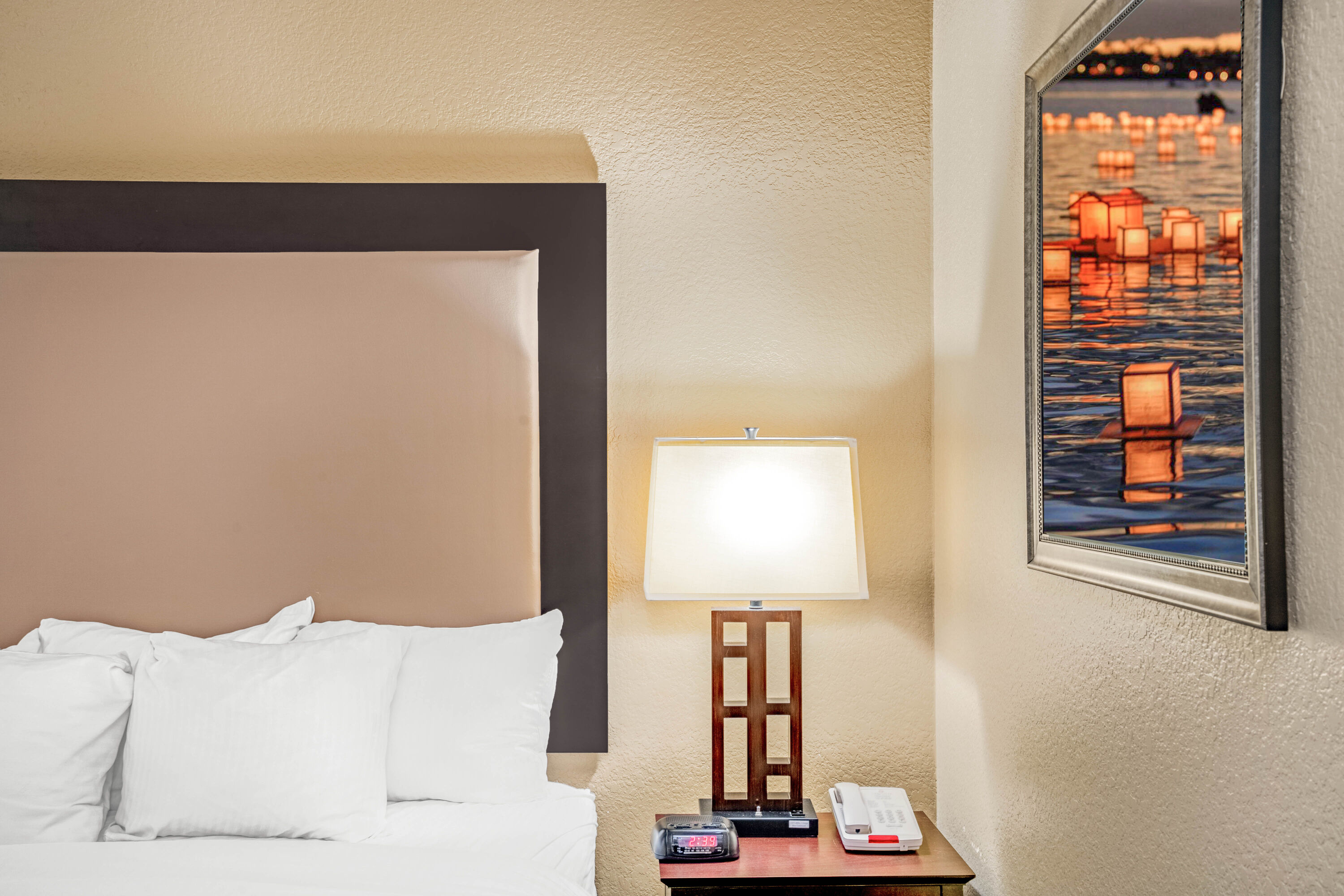 Guest room feature at the La Quinta Inn & Suites by Wyndham Vicksburg in Vicksburg, Mississippi