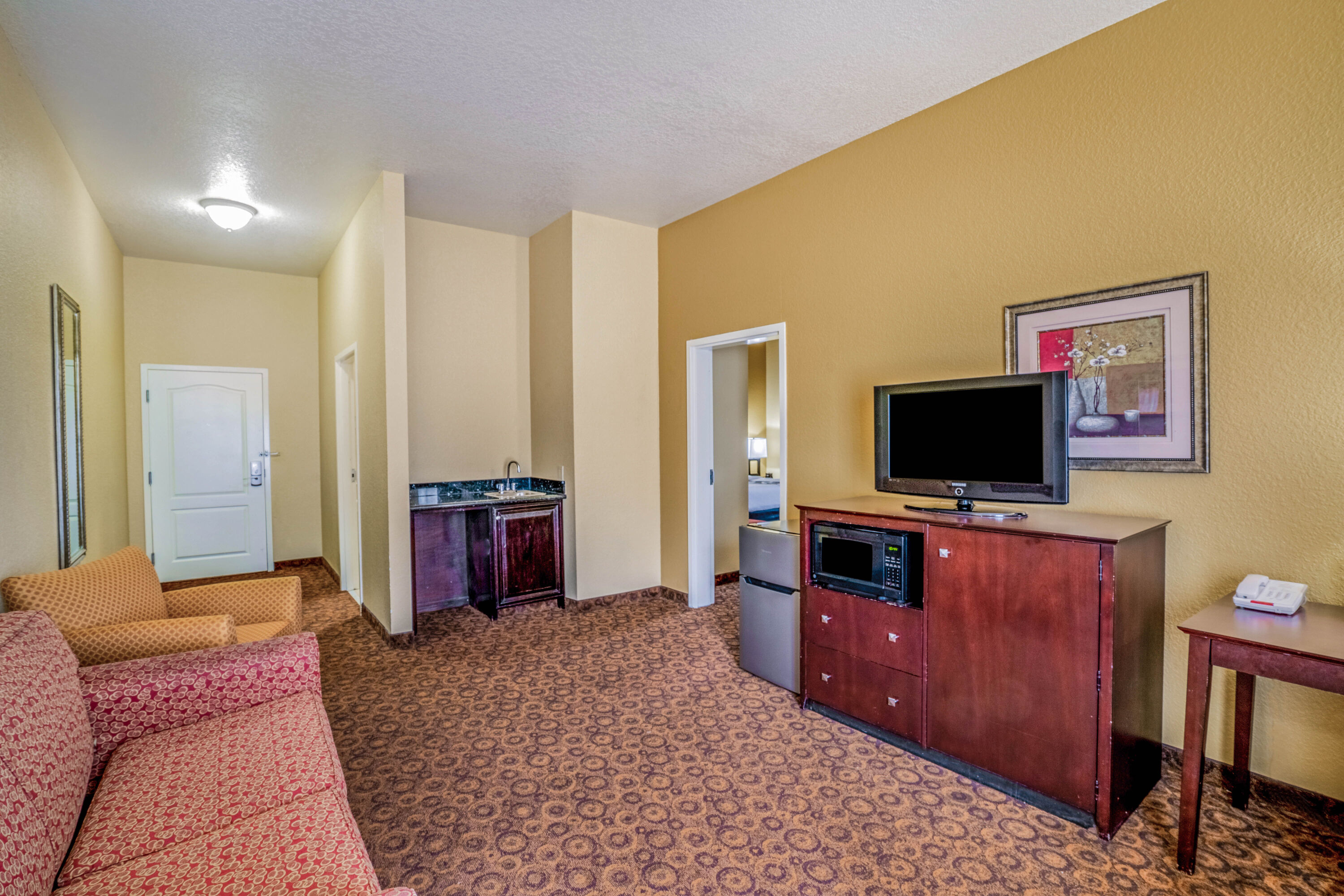 La Quinta Inn & Suites by Wyndham Vicksburg suite in Vicksburg, Mississippi