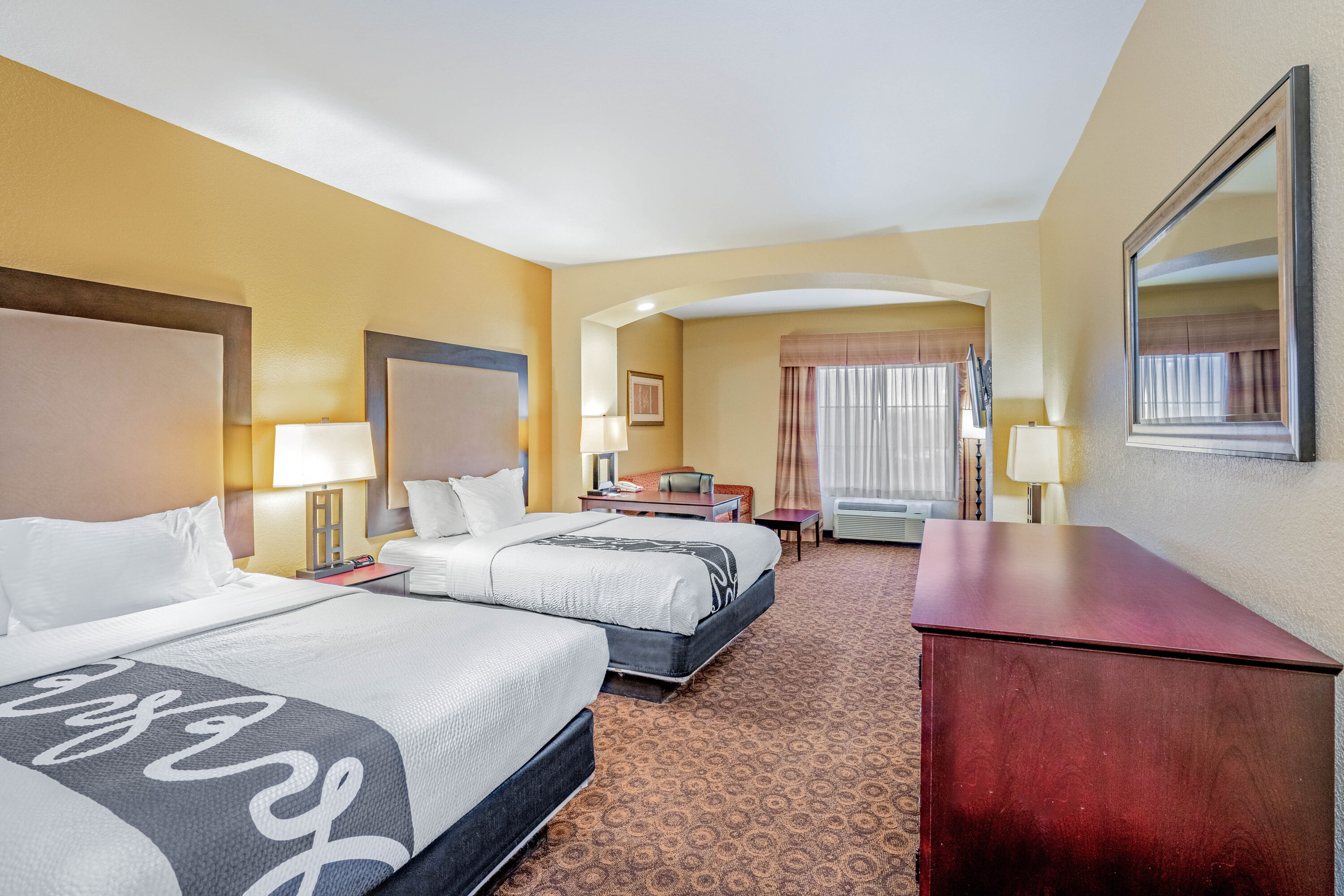 La Quinta Inn & Suites by Wyndham Vicksburg suite in Vicksburg, Mississippi
