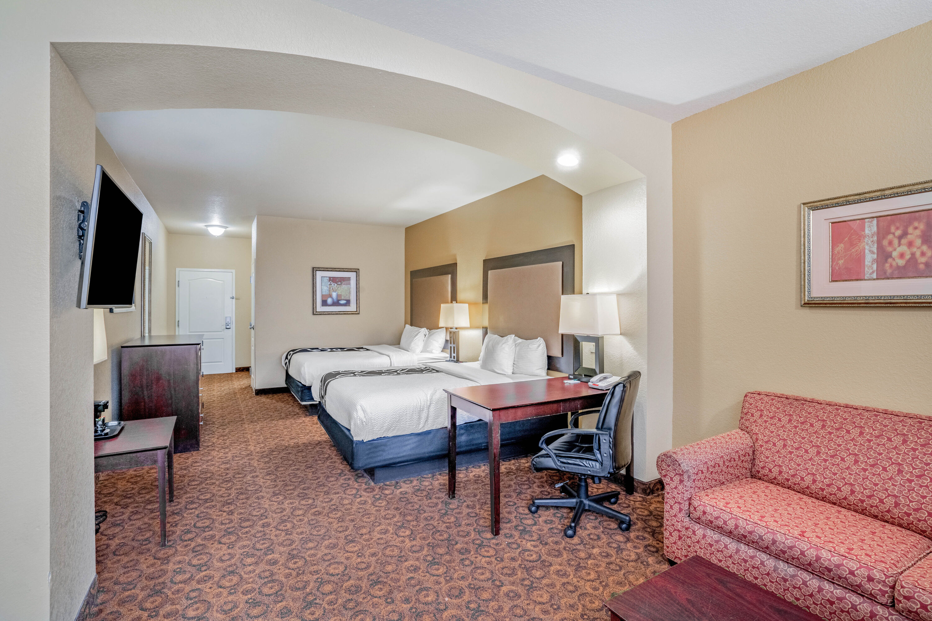 La Quinta Inn & Suites by Wyndham Vicksburg suite in Vicksburg, Mississippi