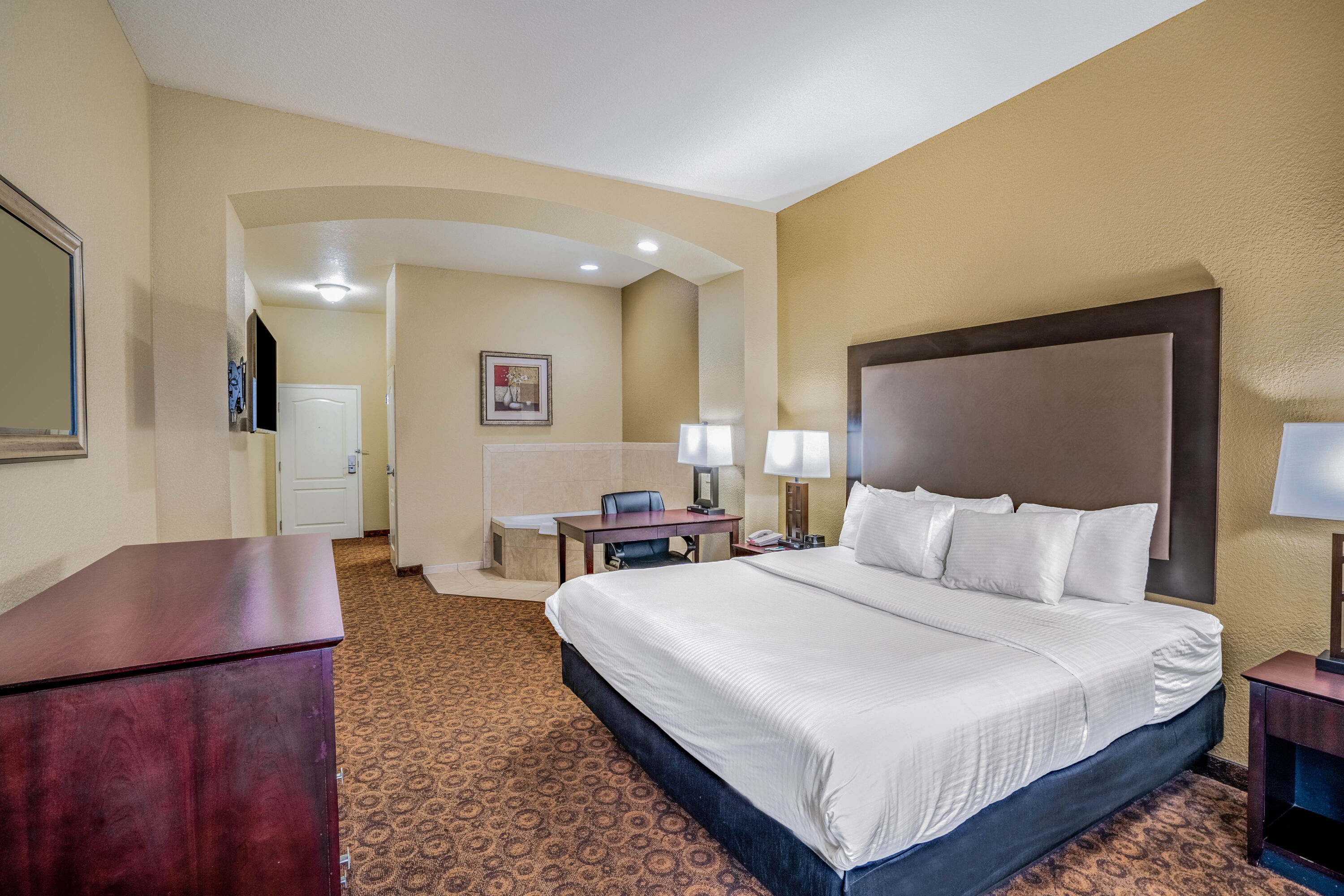 La Quinta Inn & Suites by Wyndham Vicksburg suite in Vicksburg, Mississippi