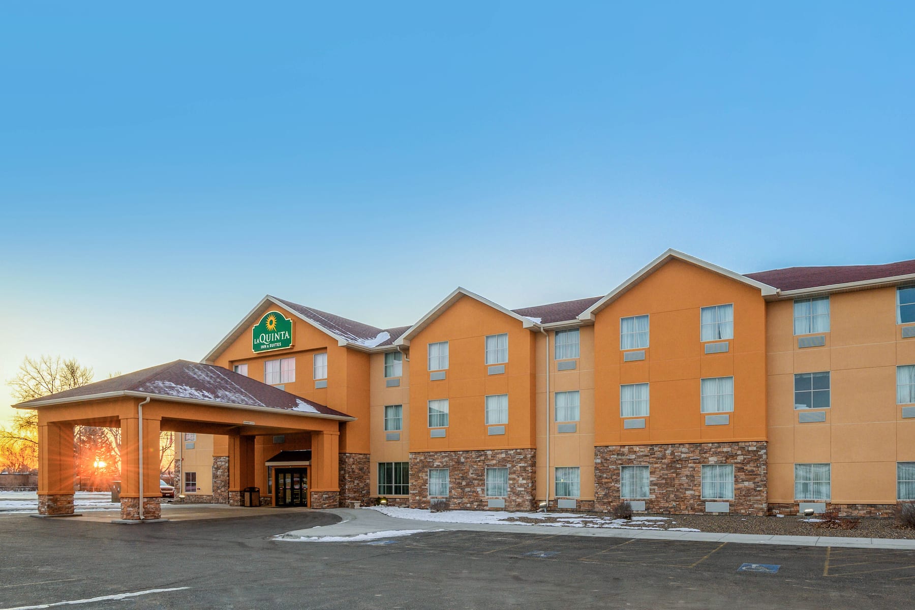La Quinta Inn & Suites by Wyndham Glendive | Glendive, MT Hotels