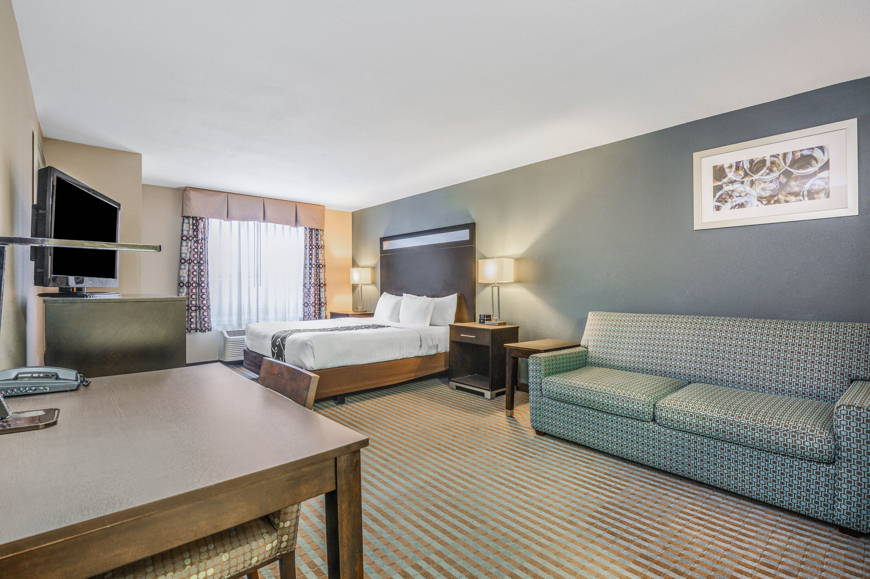 La Quinta Inn & Suites by Wyndham Glendive suite in Glendive, Montana