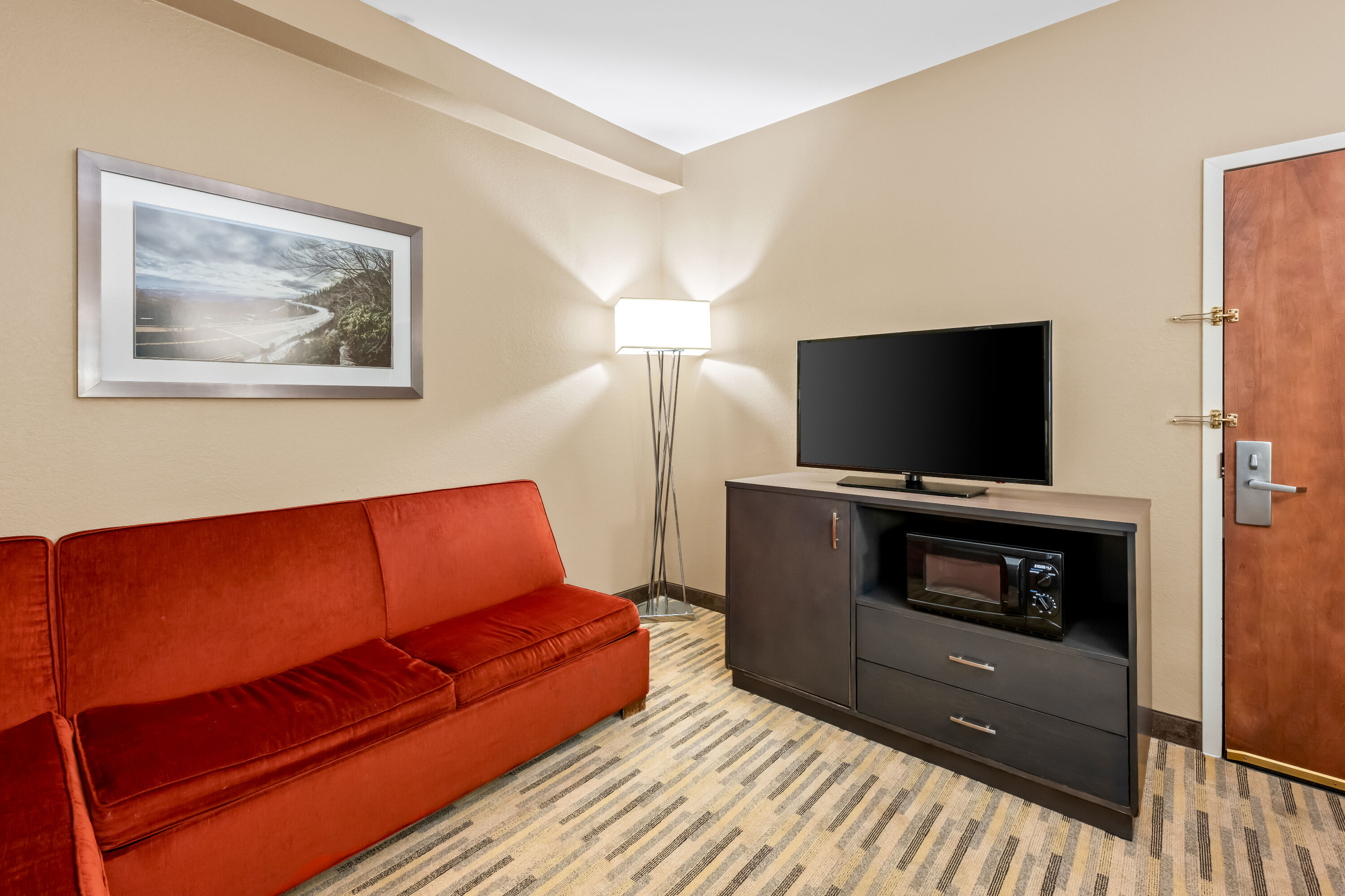 La Quinta Inn & Suites by Wyndham Boone University suite living room in Boone, North Carolina