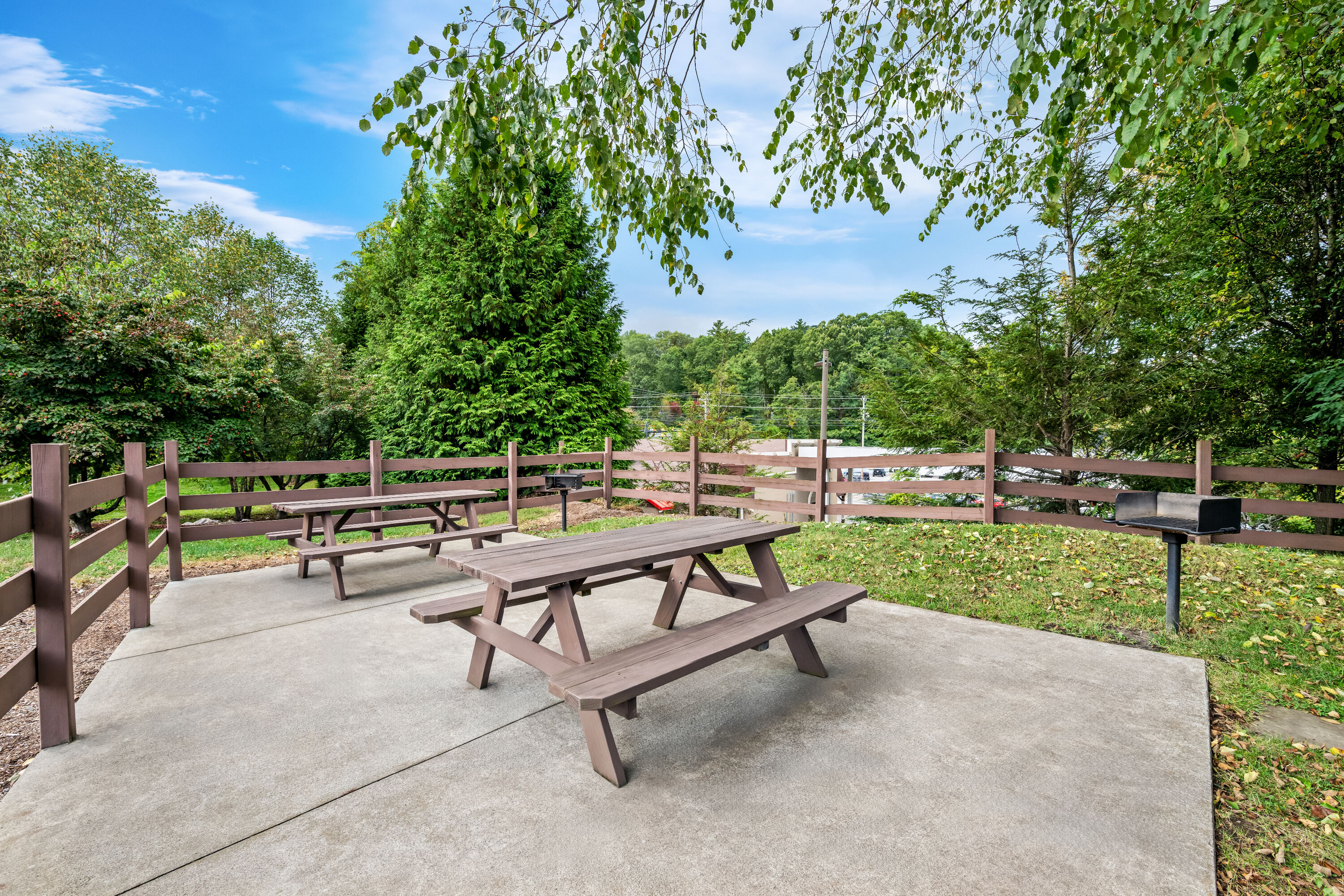Scenic Image of La Quinta Inn & Suites by Wyndham Boone University hotel in Boone, North Carolina