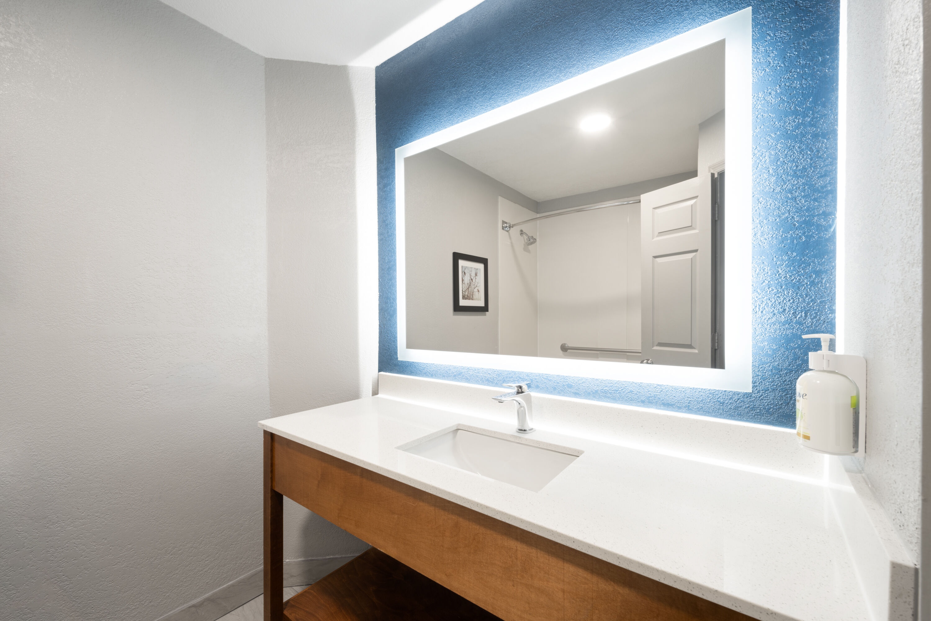 Guest room bath at the La Quinta Inn & Suites by Wyndham Raleigh Cary in Cary, North Carolina