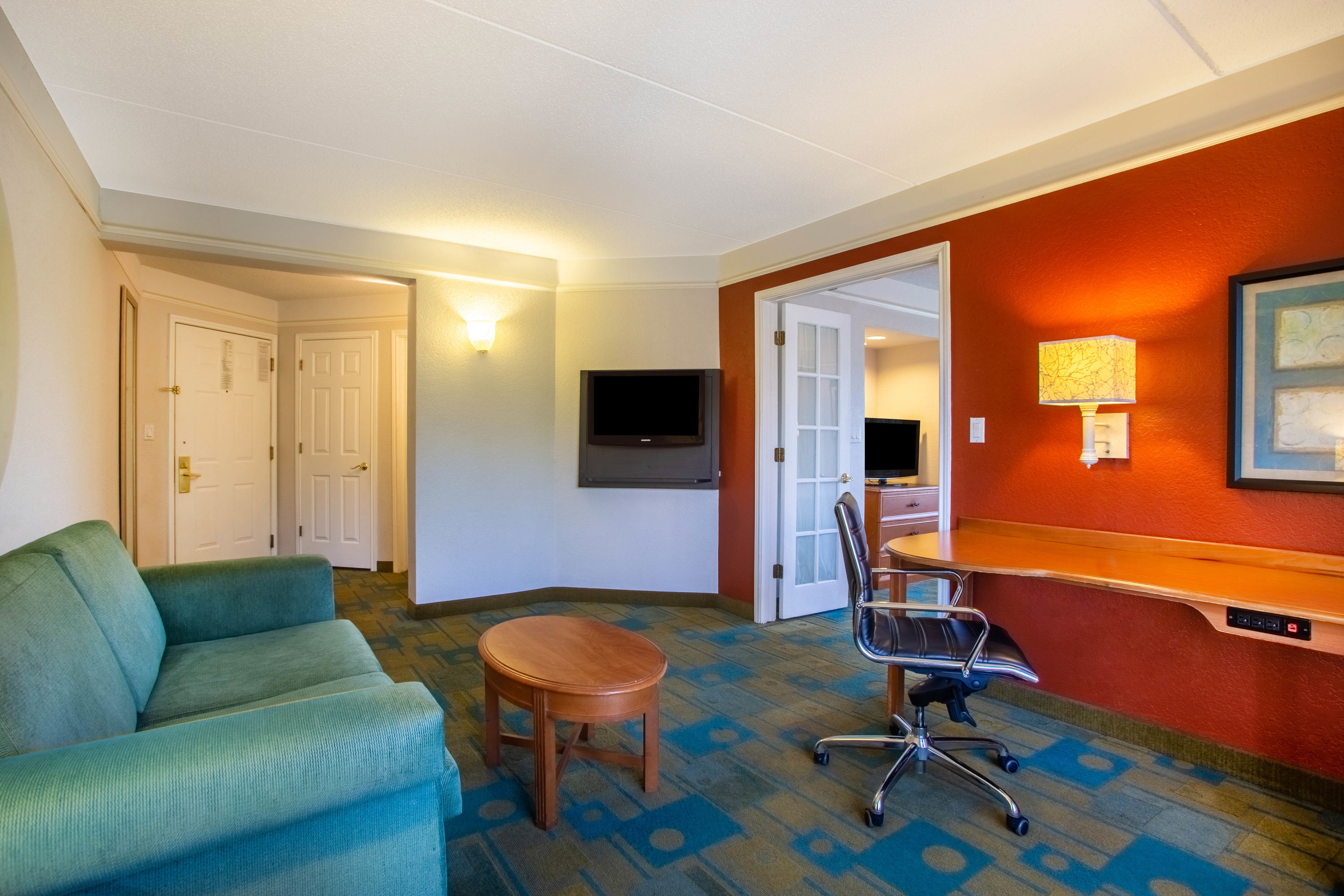 La Quinta Inn & Suites by Wyndham Charlotte Airport South suite living room in Charlotte, North Carolina