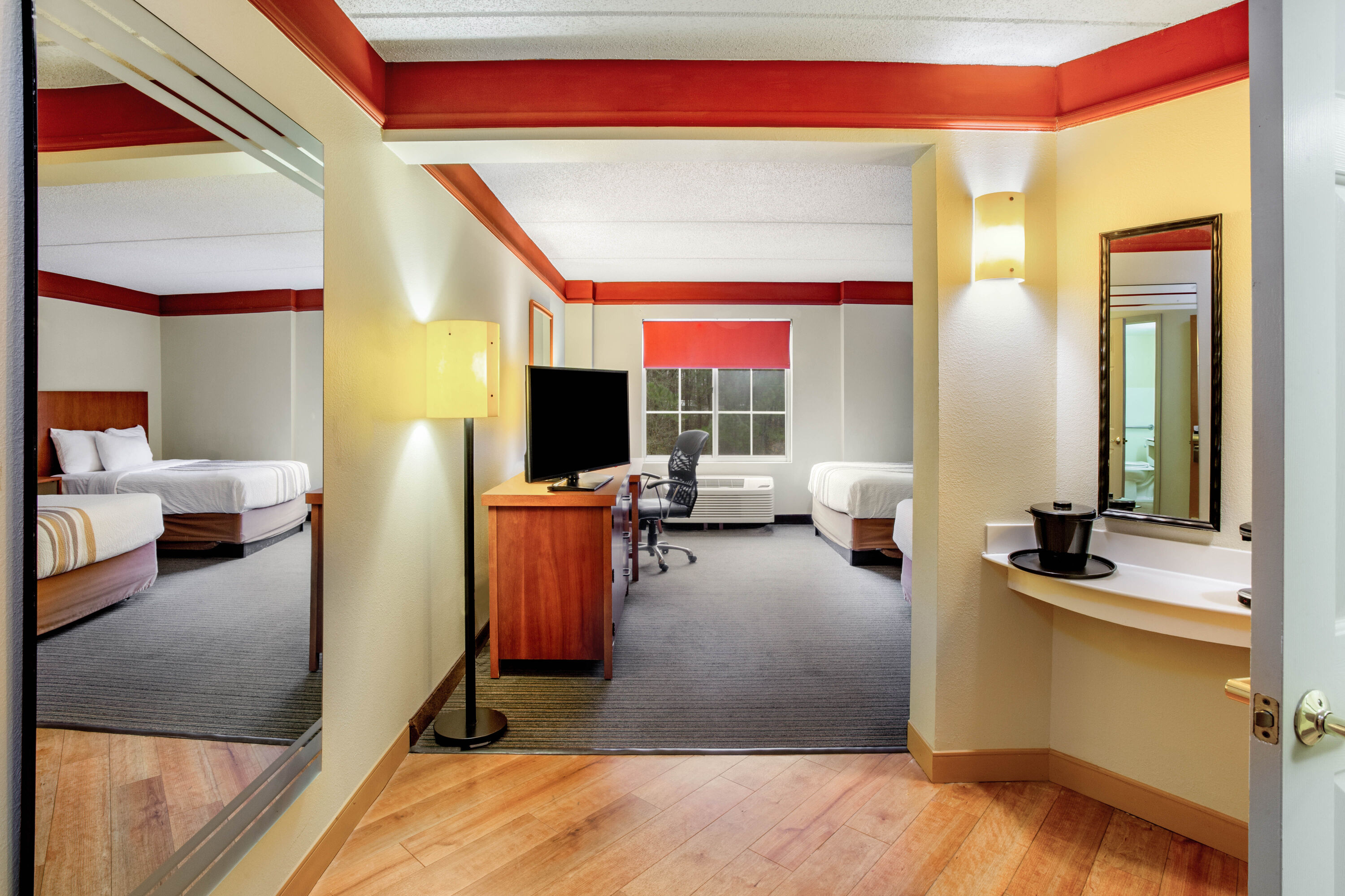 La Quinta Inn Amp Suites By Wyndham Raleigh Durham