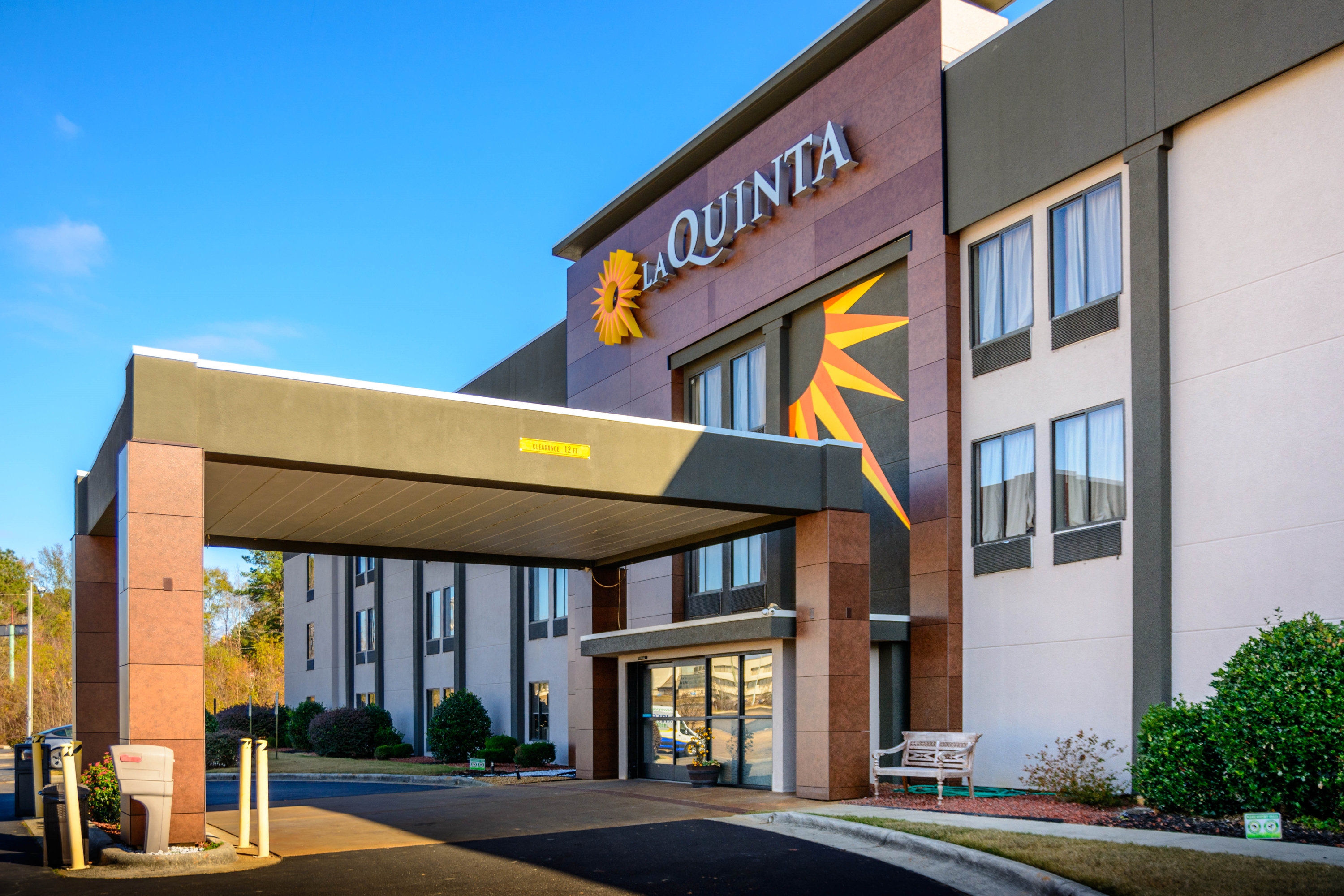 Exterior of La Quinta Inn & Suites by Wyndham Fayetteville I-95 hotel in Fayetteville, North Carolina