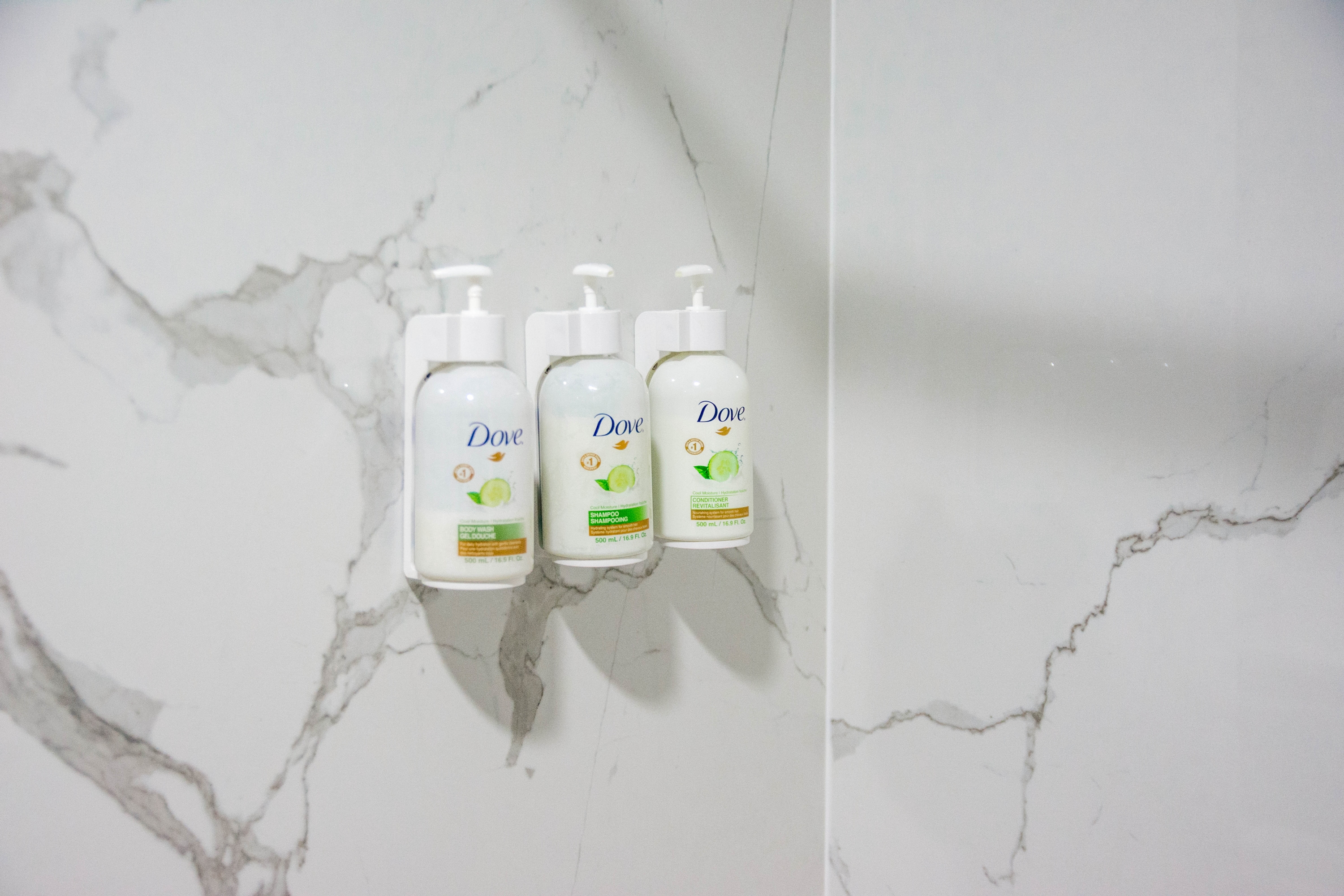 Guest room bath at the La Quinta Inn & Suites by Wyndham Fayetteville I-95 in Fayetteville, North Carolina