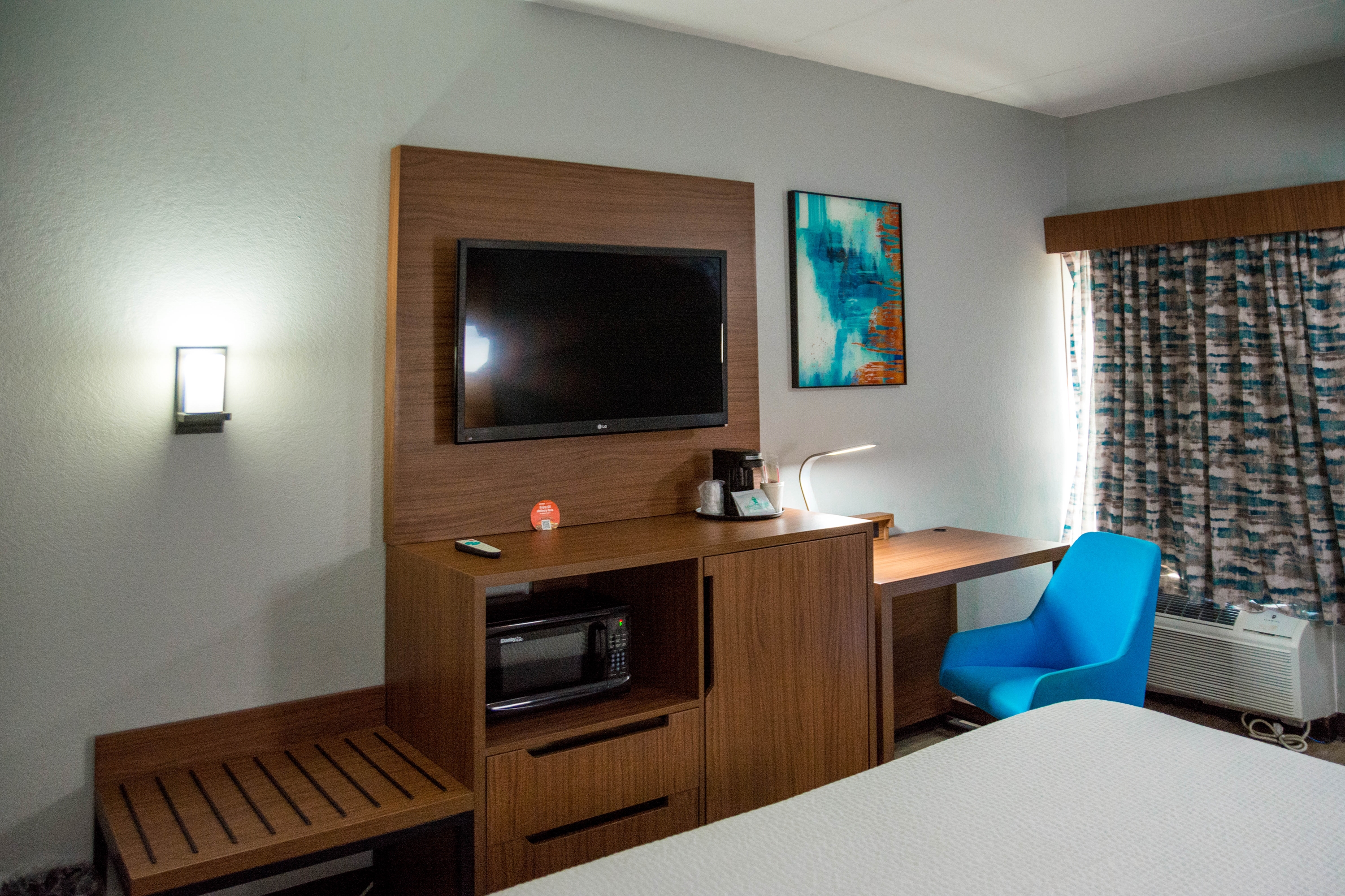 Guest room at the La Quinta Inn & Suites by Wyndham Fayetteville I-95 in Fayetteville, North Carolina