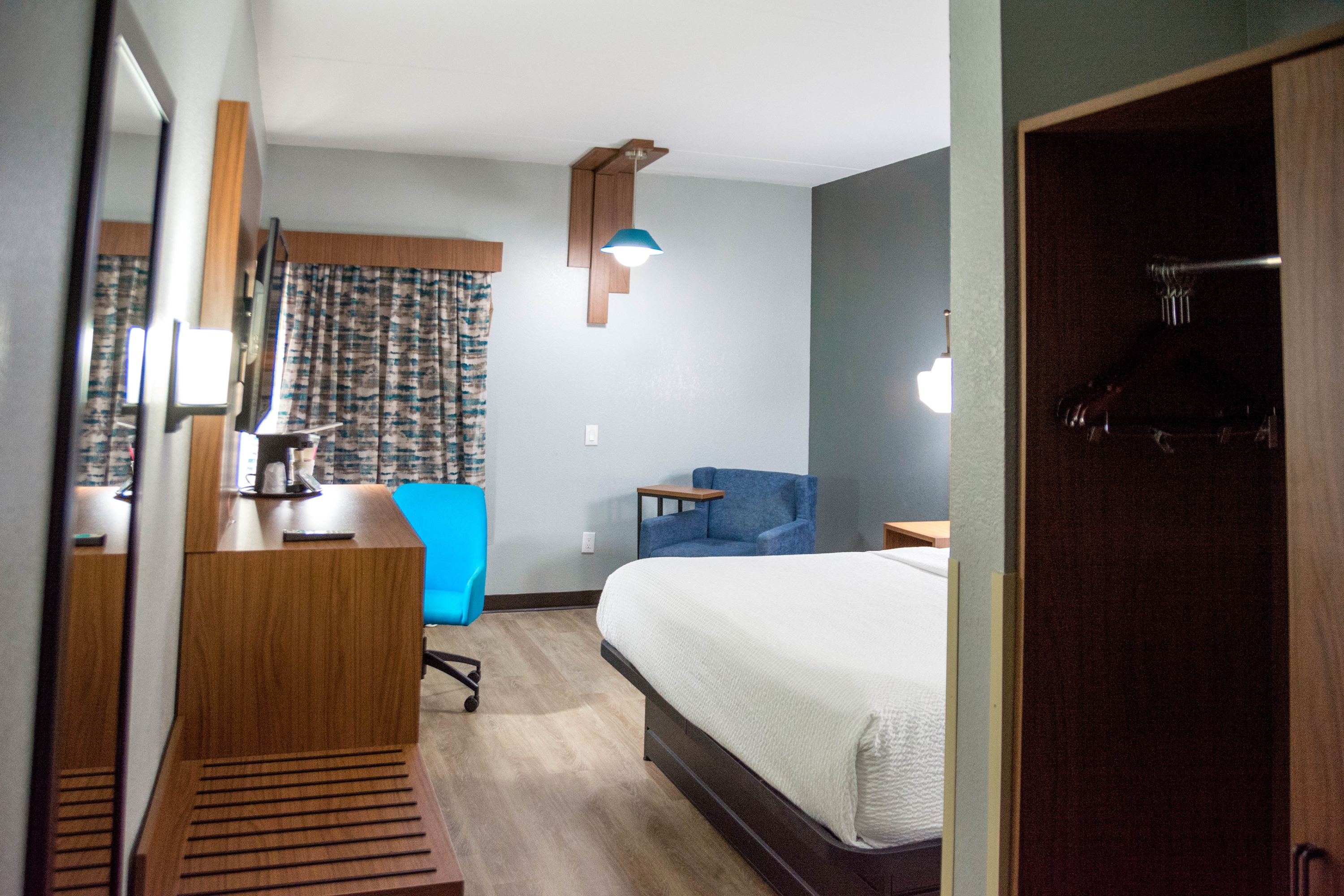 Guest room at the La Quinta Inn & Suites by Wyndham Fayetteville I-95 in Fayetteville, North Carolina