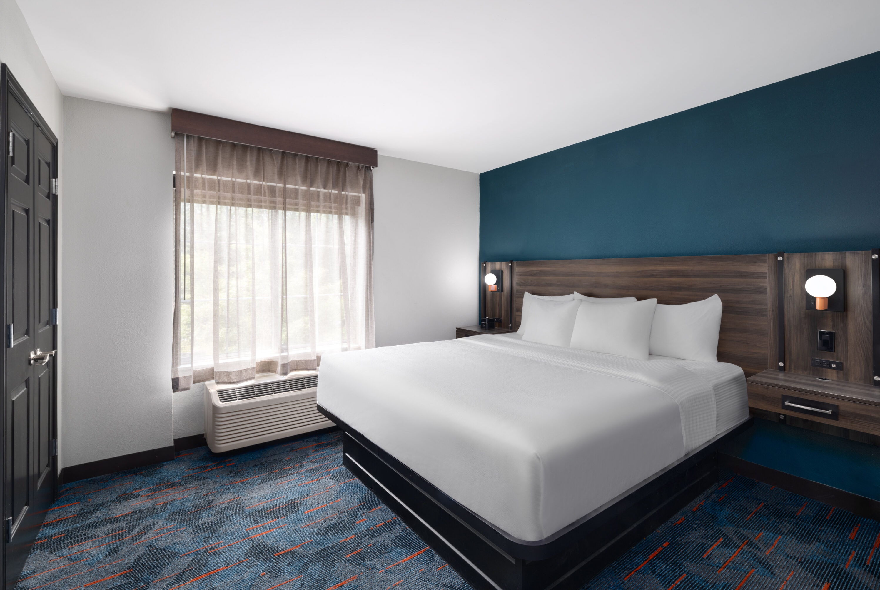 La Quinta Inn & Suites by Wyndham Greensboro NC suite in Greensboro, North Carolina