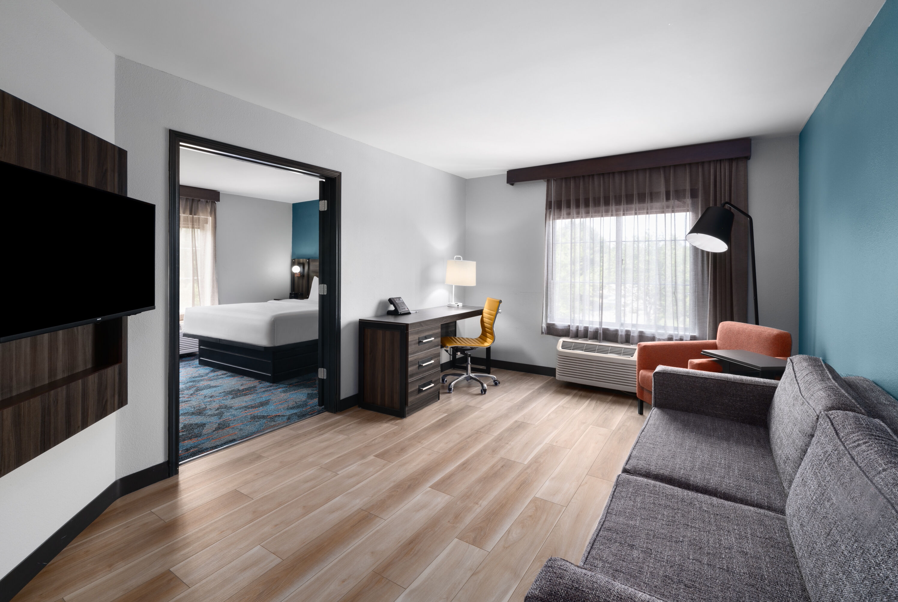 La Quinta Inn & Suites by Wyndham Greensboro NC suite in Greensboro, North Carolina