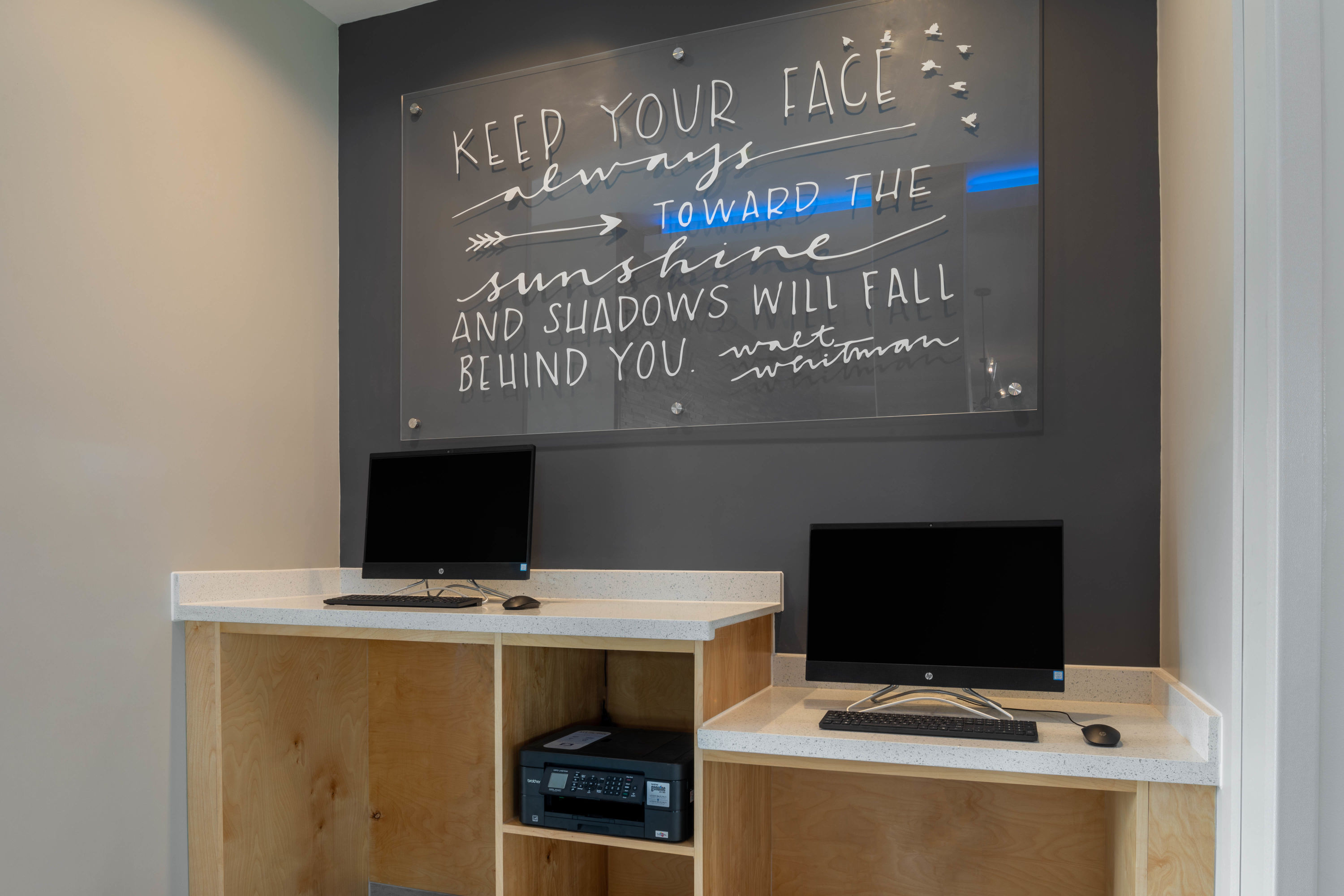 La Quinta Inn & Suites by Wyndham Greensboro Arpt High Point business center in Greensboro, North Carolina