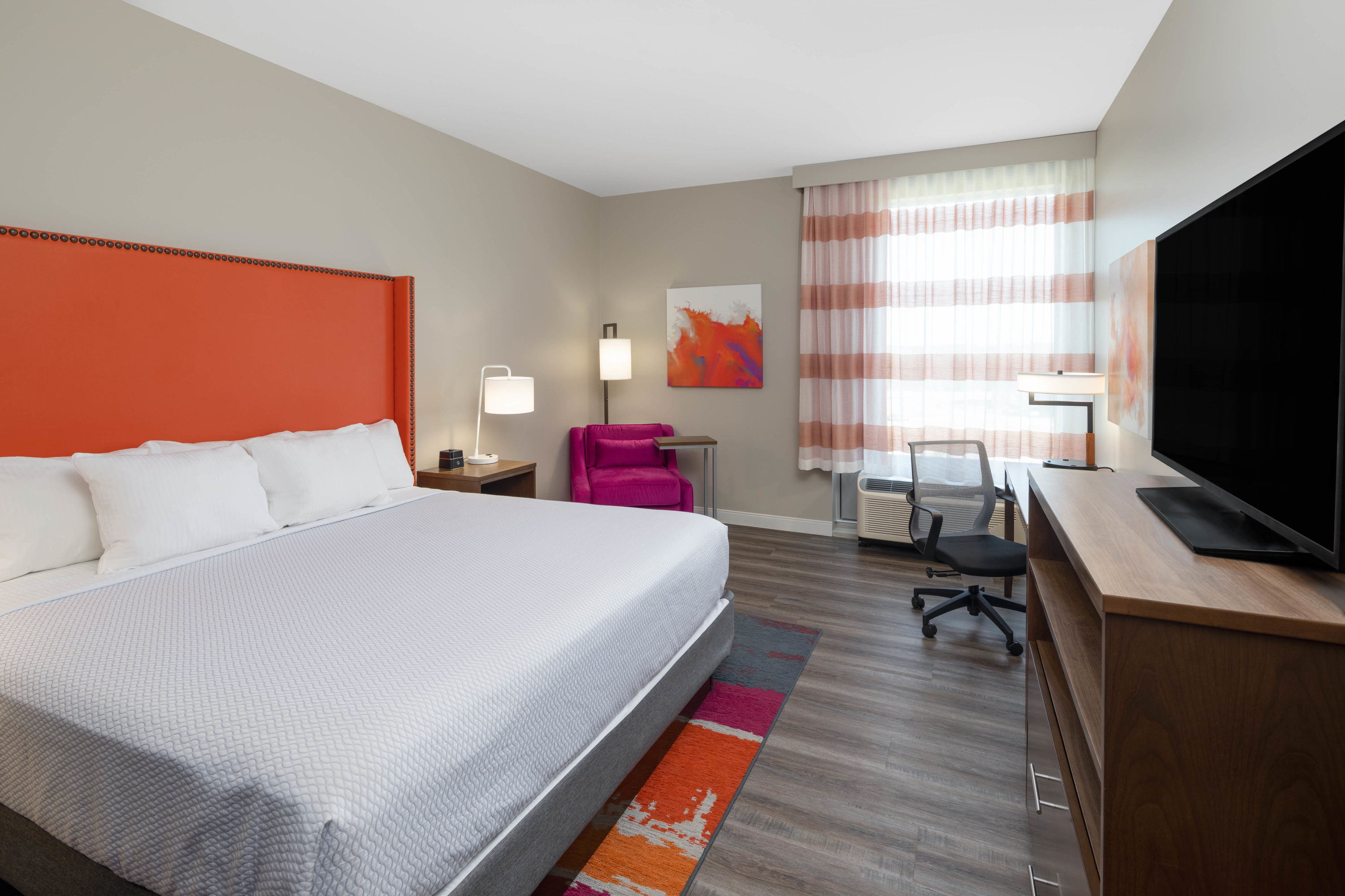 La Quinta Inn & Suites by Wyndham Greensboro Arpt High Point - hotel rooms
