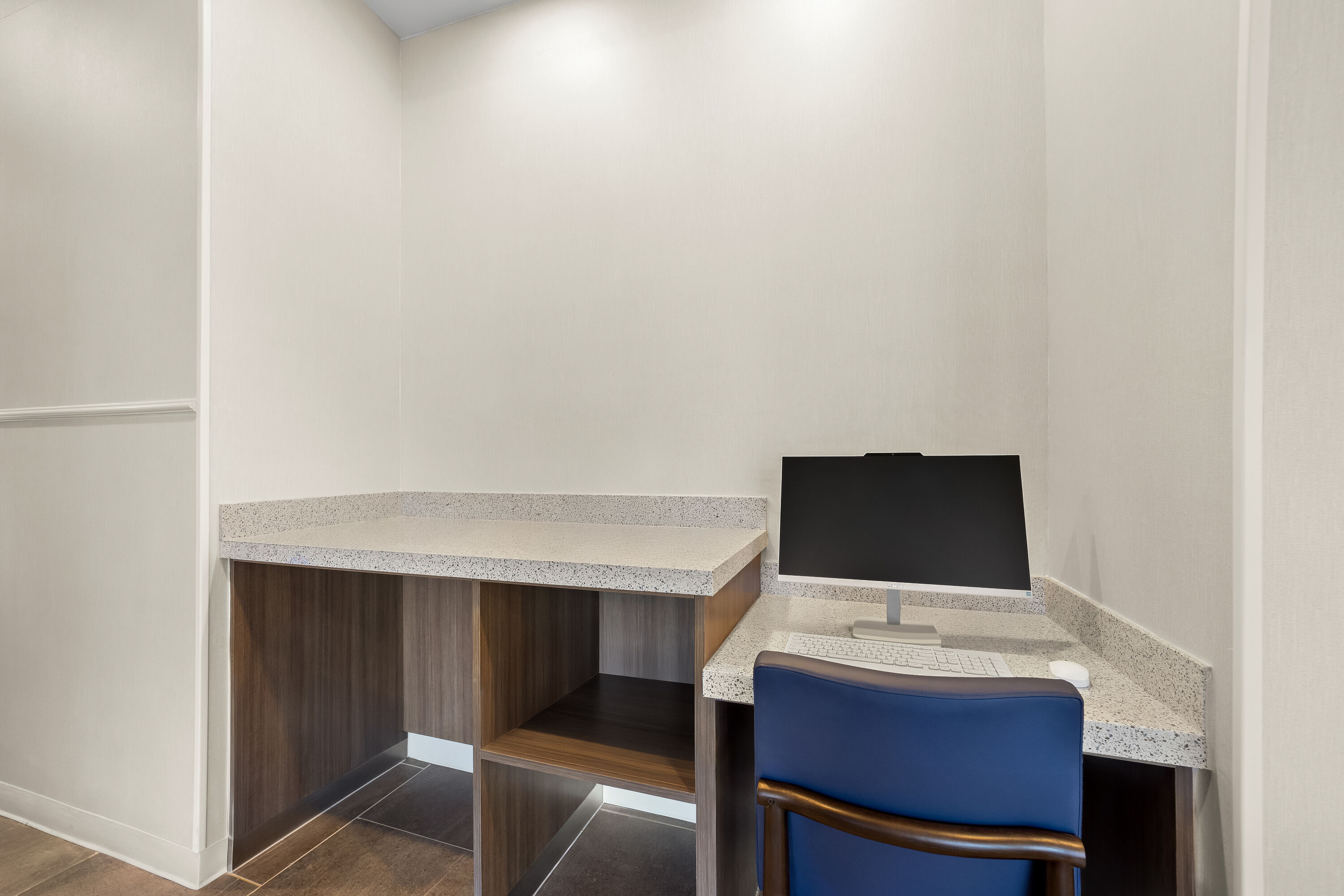 La Quinta Inn & Suites by Wyndham Mebane business center in Mebane, North Carolina
