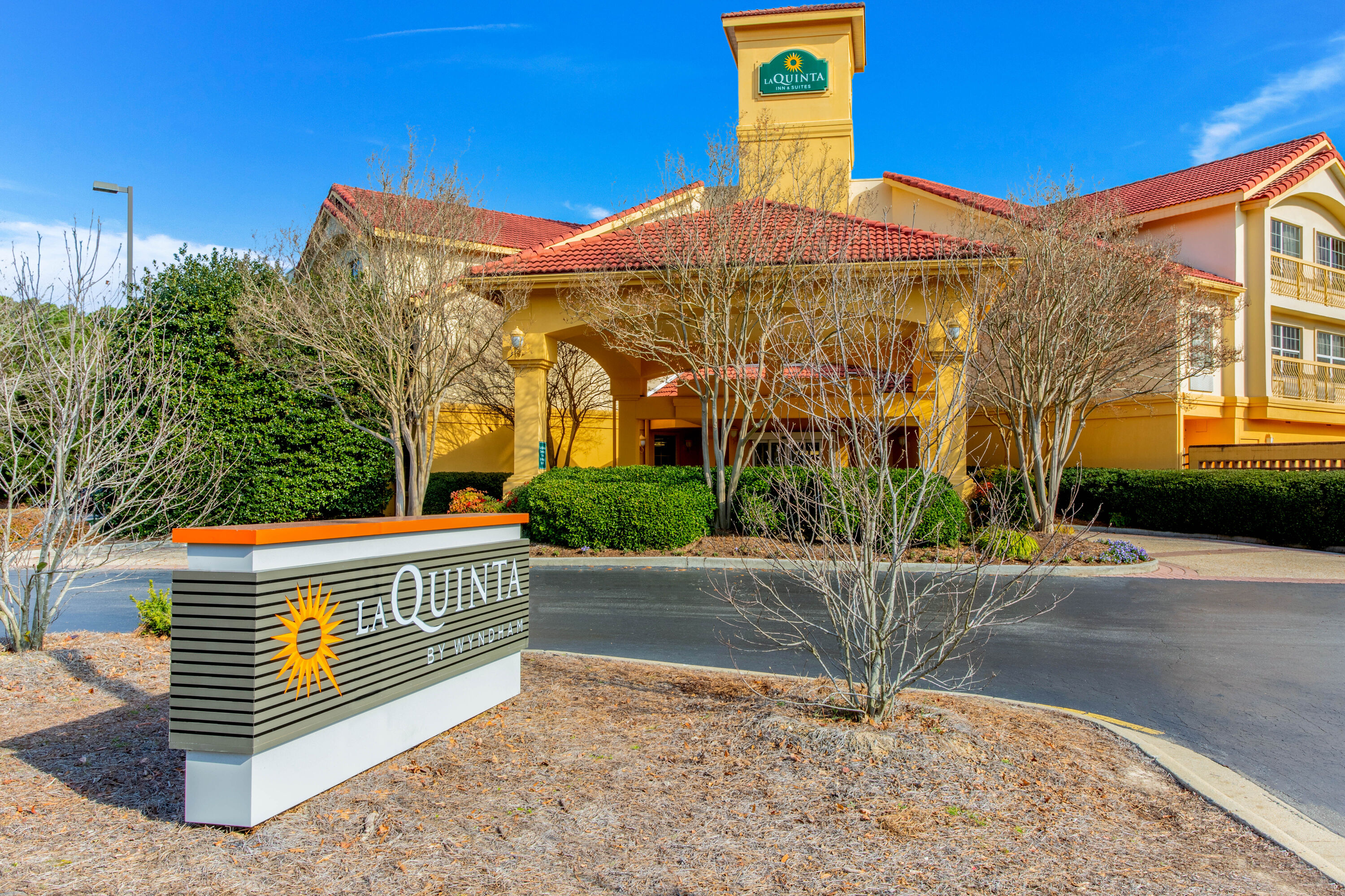 La Quinta Inn &amp; Suites by Wyndham Raleigh Durham Airport | Morrisville ...