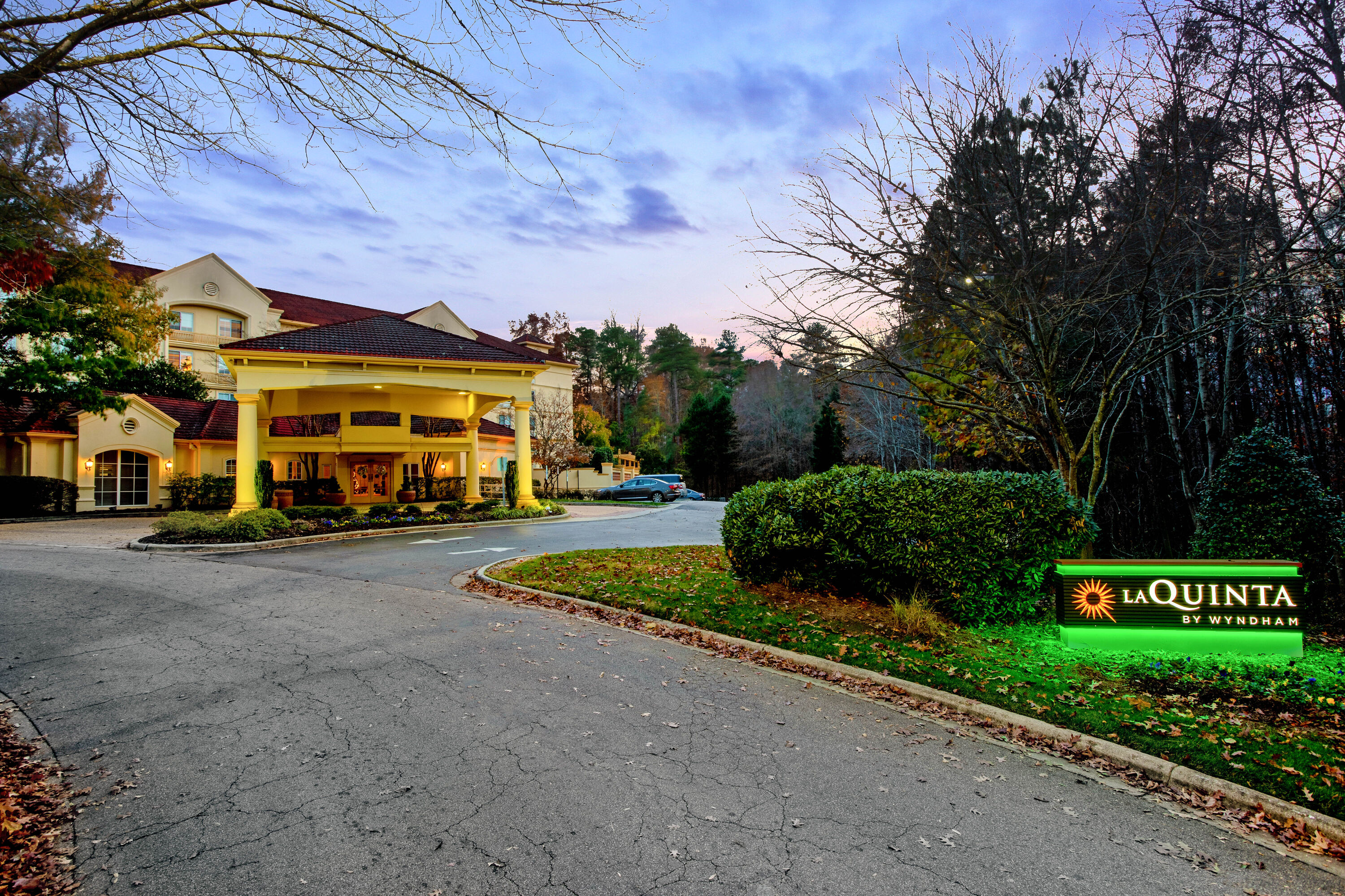 Exterior Dusk Image of La Quinta Inn & Suites by Wyndham Raleigh Crabtree hotel in Raleigh, North Carolina