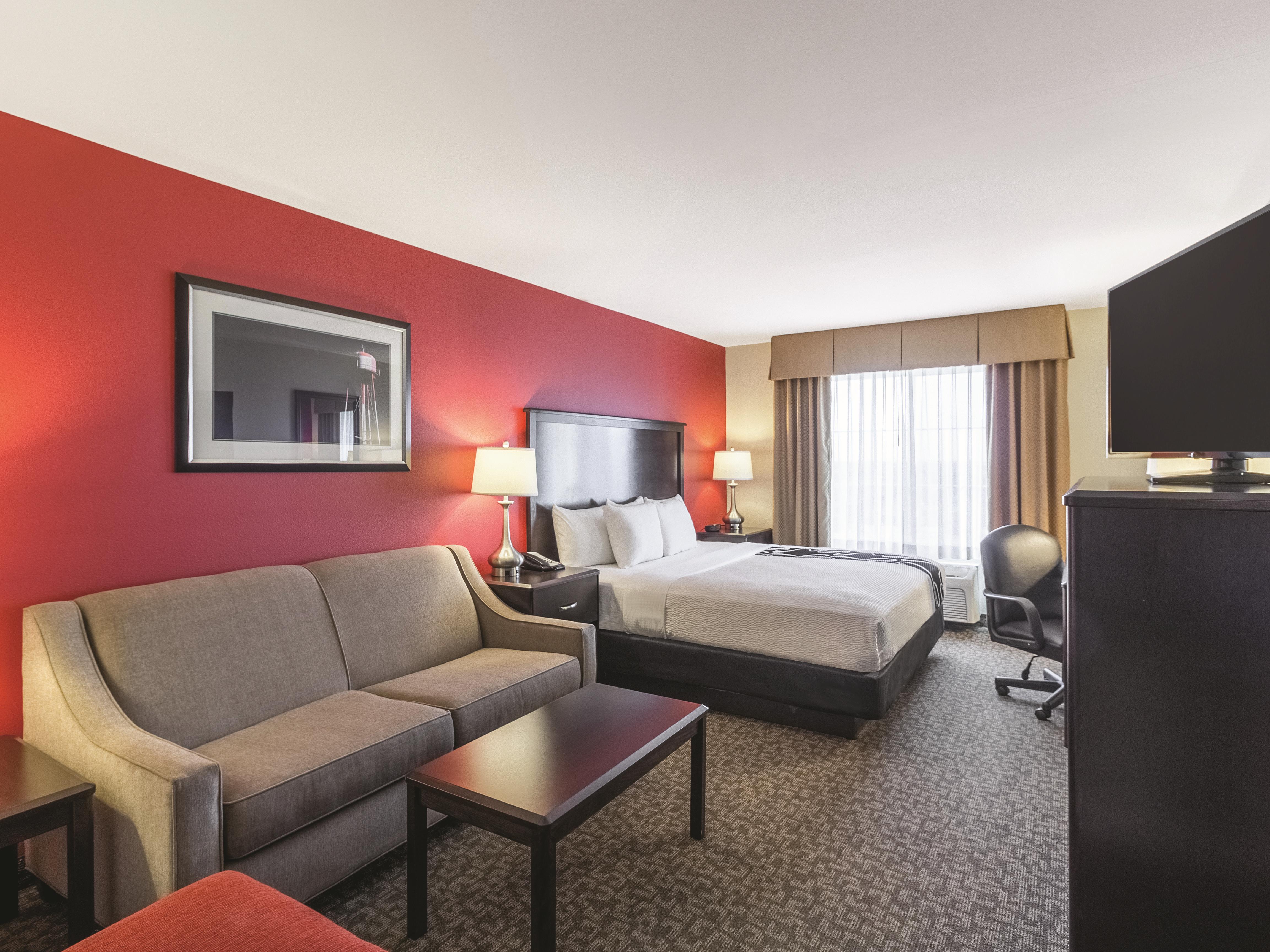 Guest room at the La Quinta Inn & Suites by Wyndham Fargo-Medical Center in Fargo, North Dakota