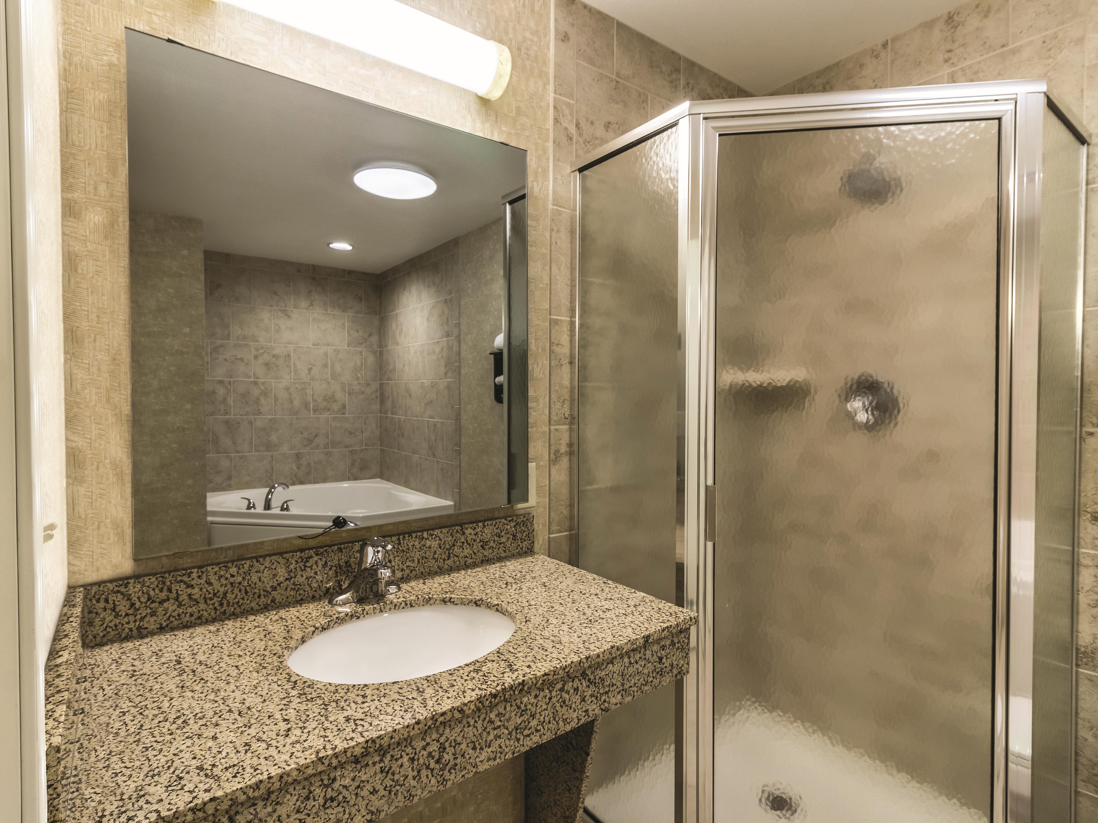 Guest room bath at the La Quinta Inn & Suites by Wyndham Fargo-Medical Center in Fargo, North Dakota