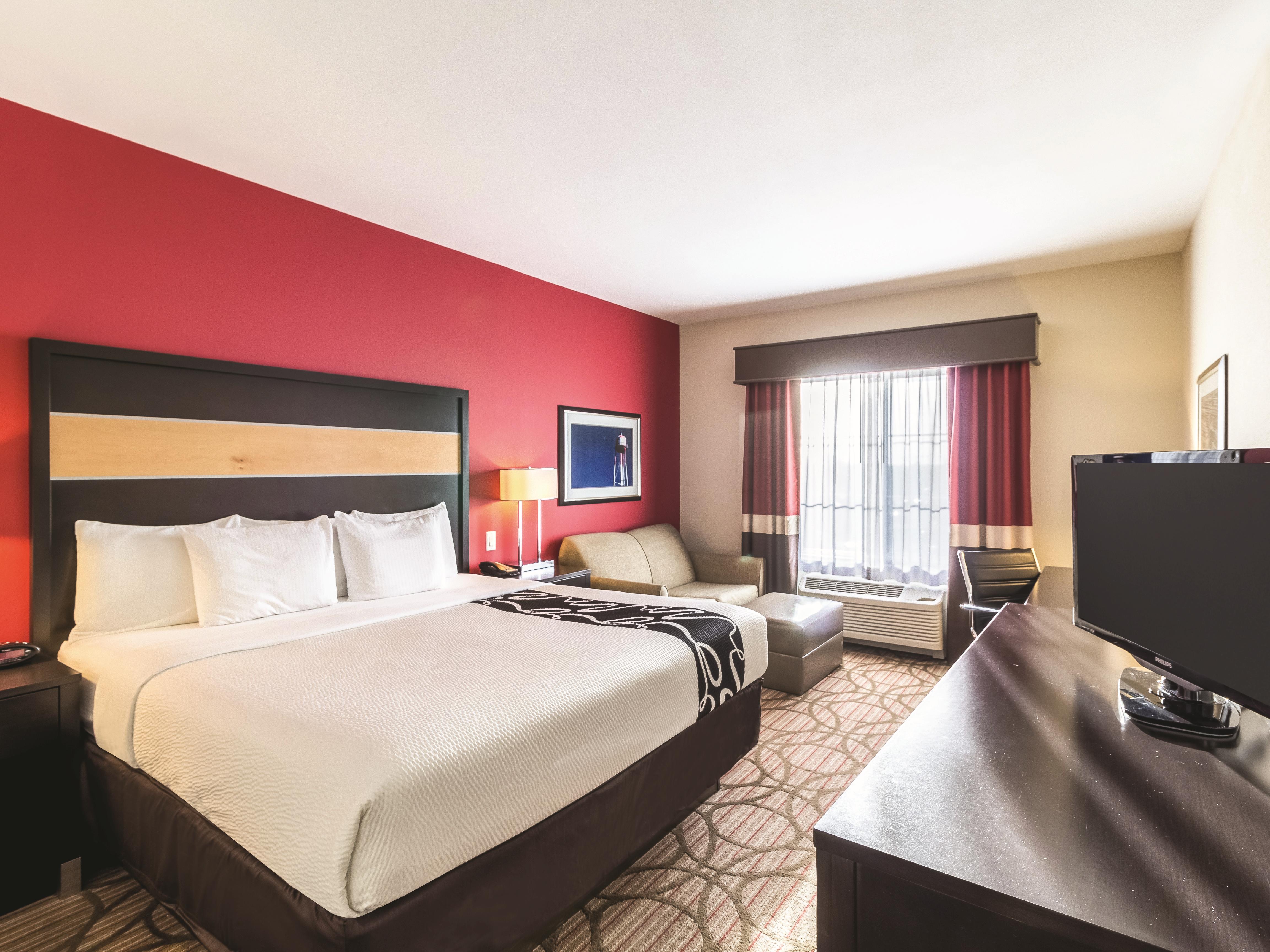 Guest room at the La Quinta Inn & Suites by Wyndham Fargo-Medical Center in Fargo, North Dakota