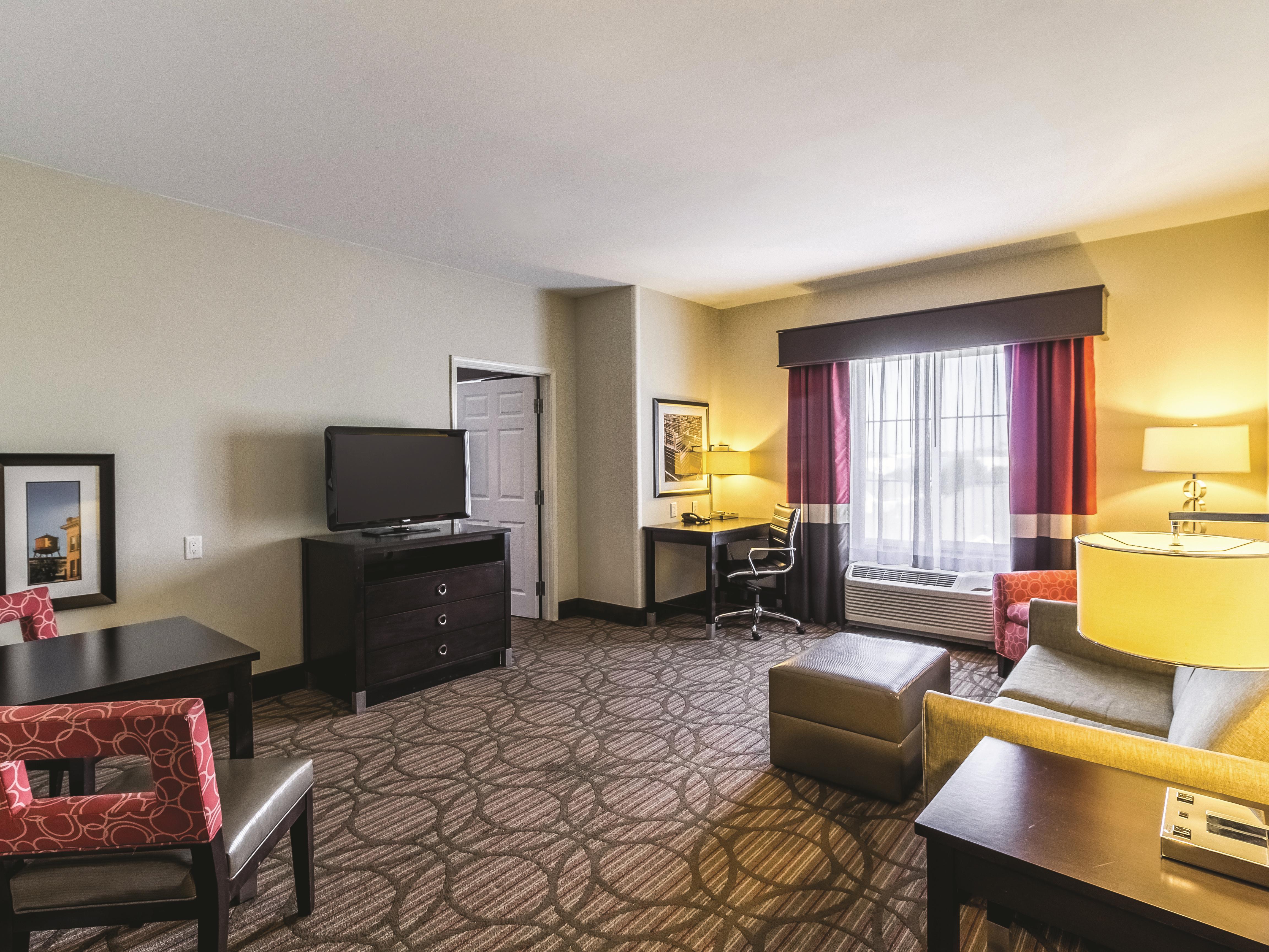 La Quinta Inn & Suites by Wyndham FargoMedical Center Fargo, ND Hotels