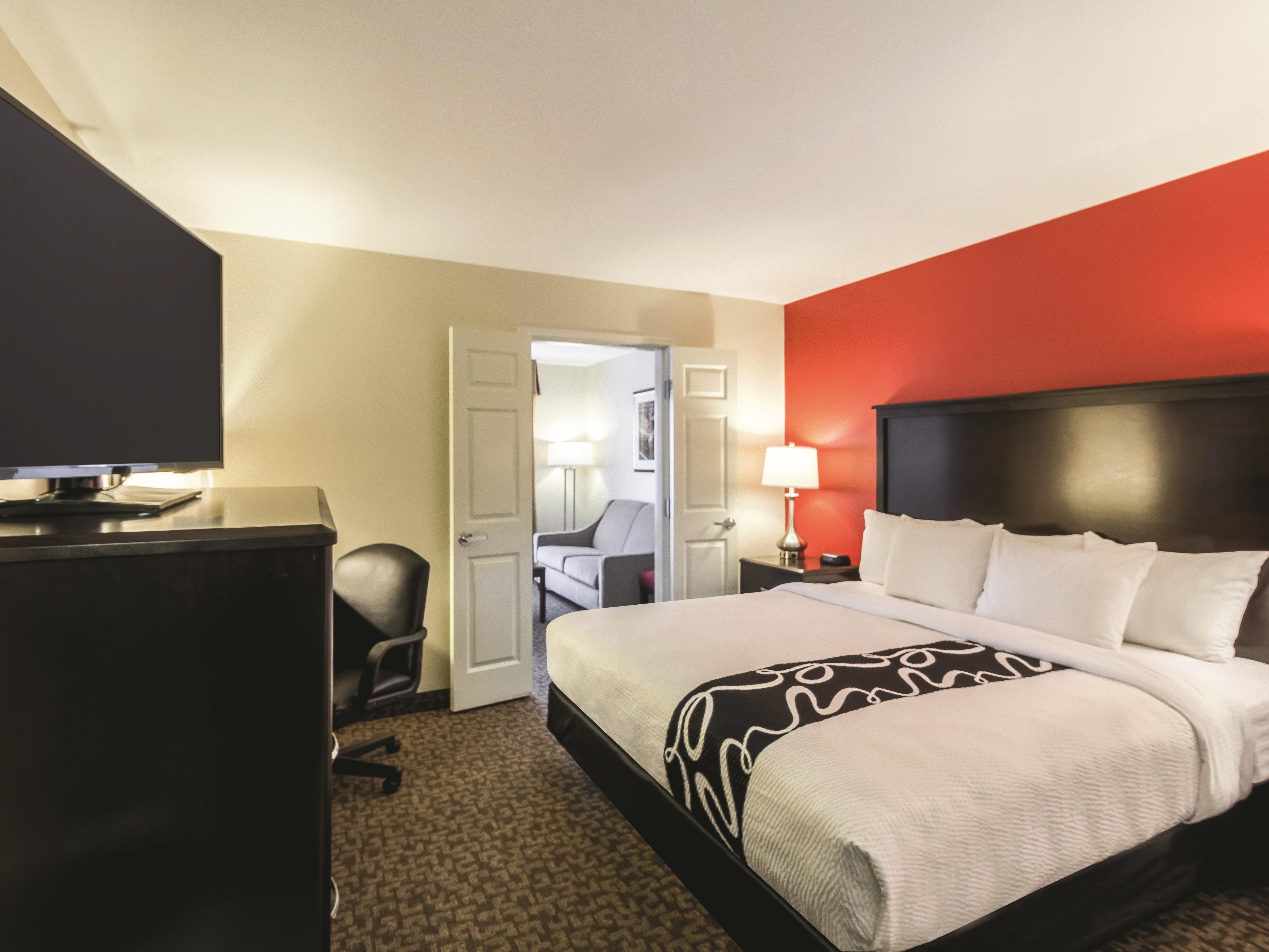 La Quinta Inn & Suites by Wyndham Fargo-Medical Center suite in Fargo, North Dakota