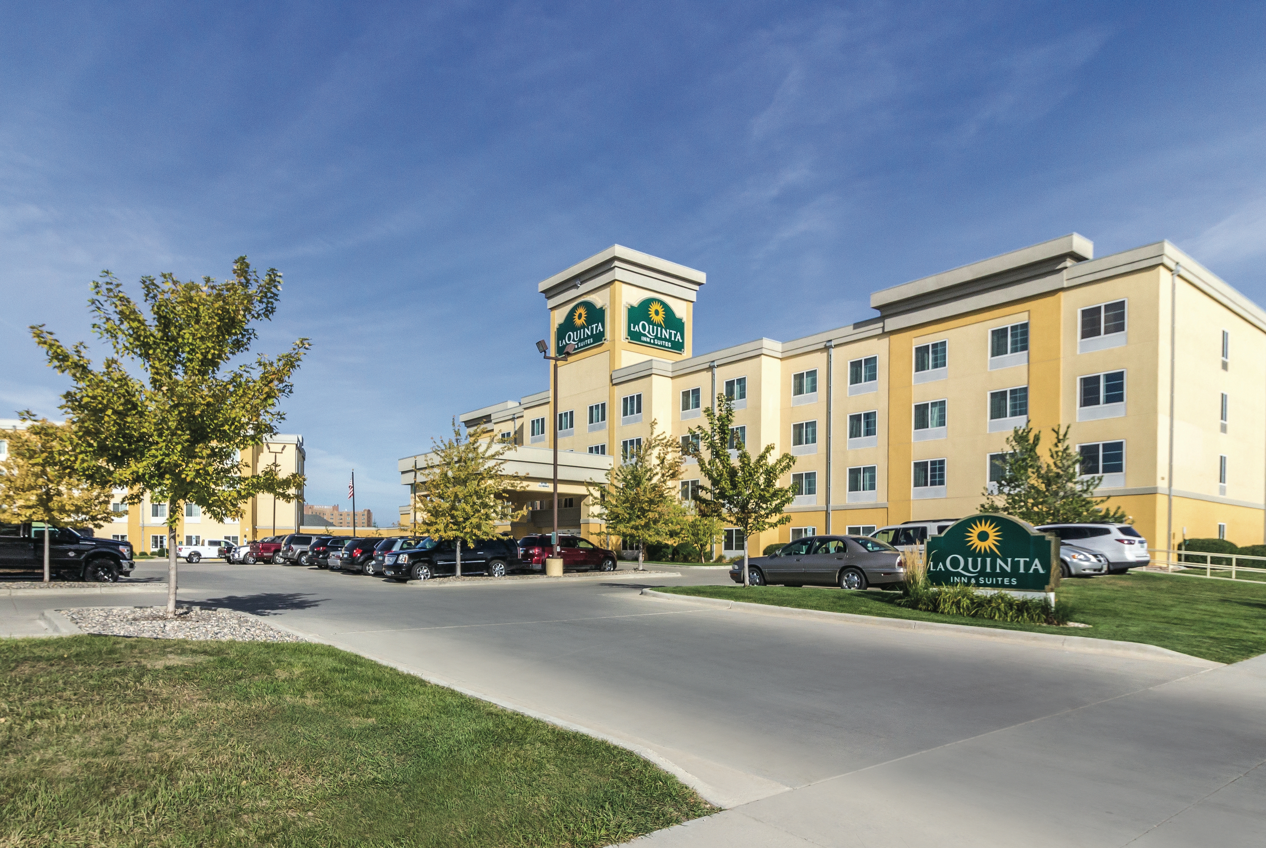 Exterior of La Quinta Inn & Suites by Wyndham Fargo-Medical Center hotel in Fargo, North Dakota