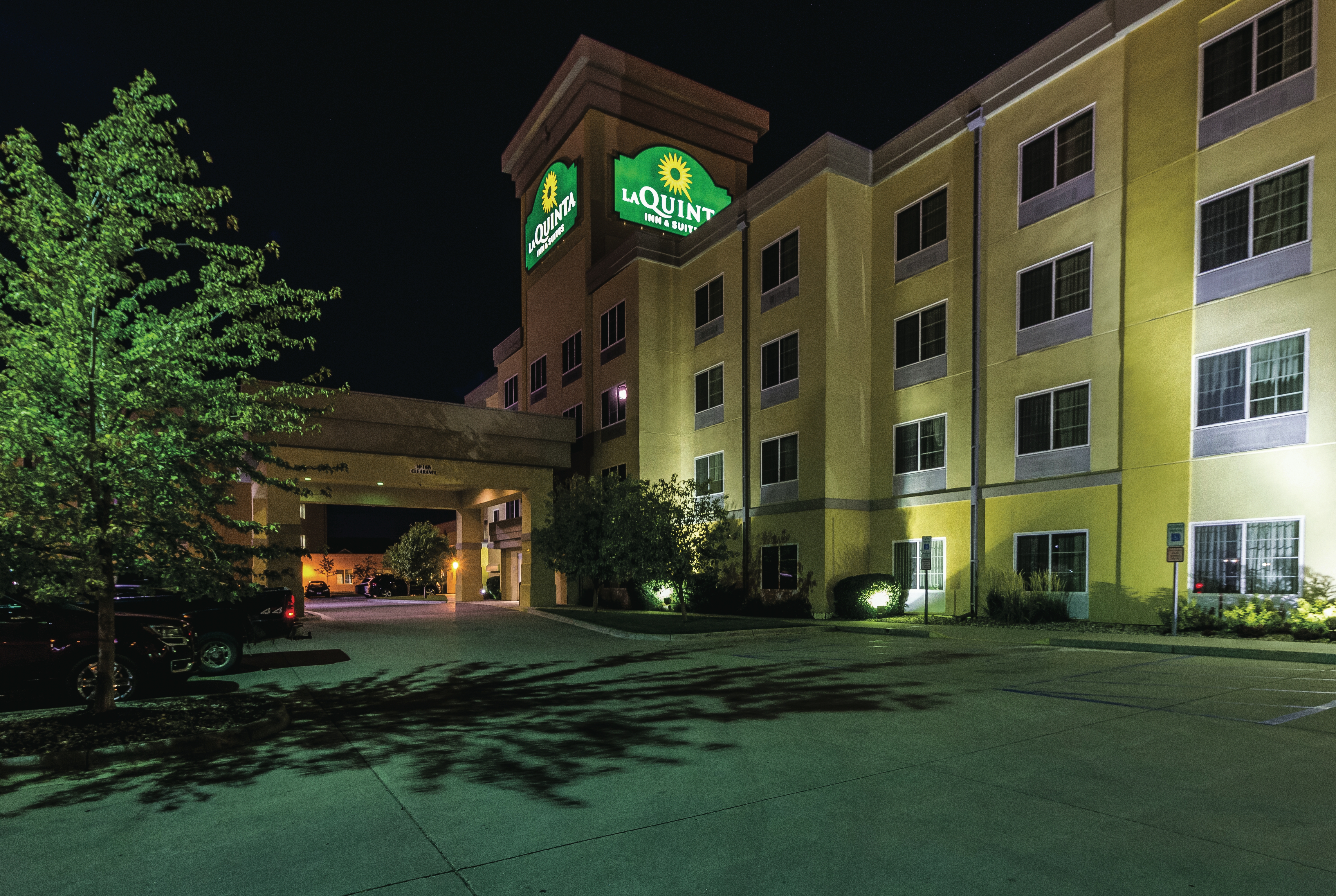 Exterior of La Quinta Inn & Suites by Wyndham Fargo-Medical Center hotel in Fargo, North Dakota