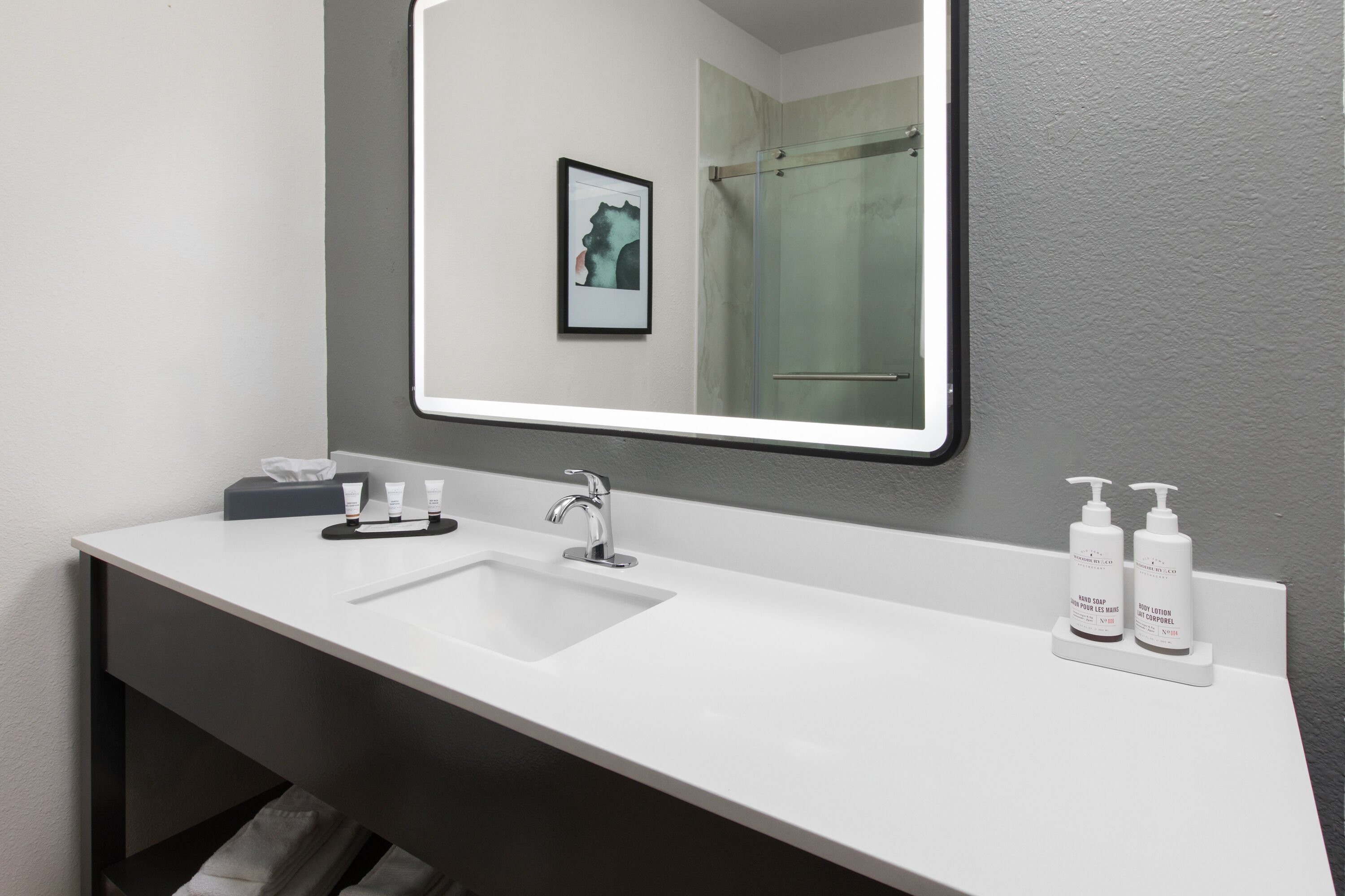 Guest room bath at the La Quinta Inn & Suites by Wyndham Minot in Minot, North Dakota