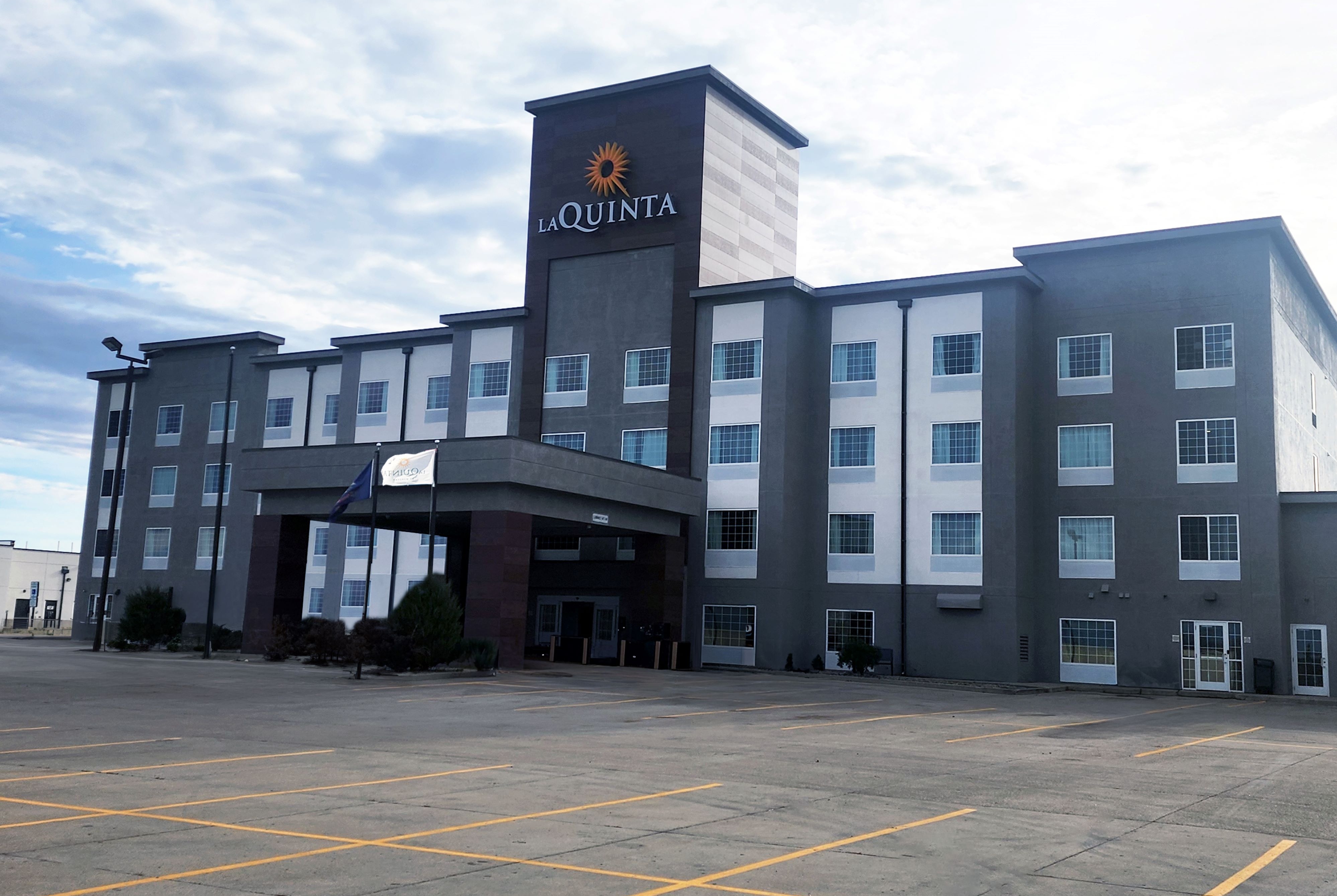 Exterior of La Quinta Inn & Suites by Wyndham Minot hotel in Minot, North Dakota