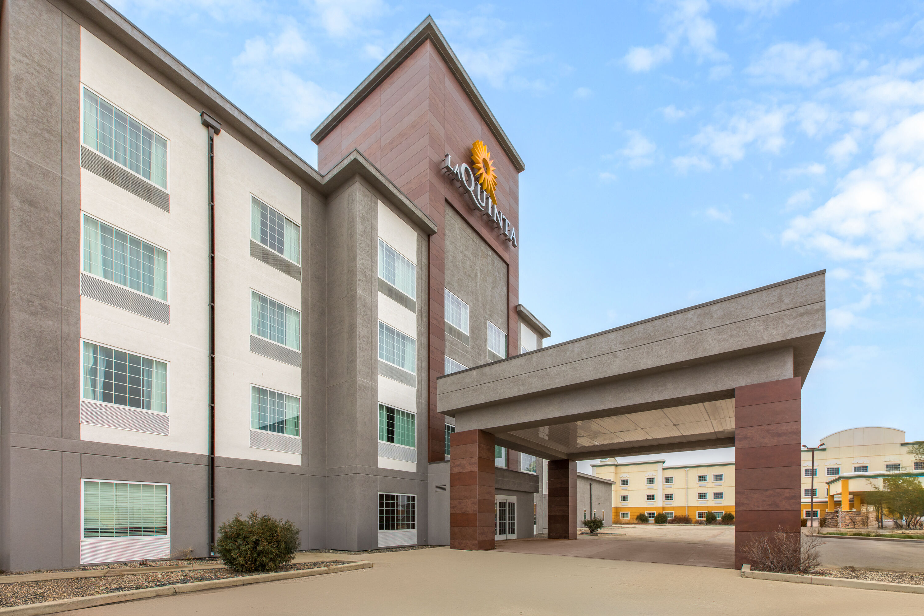 Exterior Day Image of La Quinta Inn & Suites by Wyndham Minot hotel in Minot, North Dakota