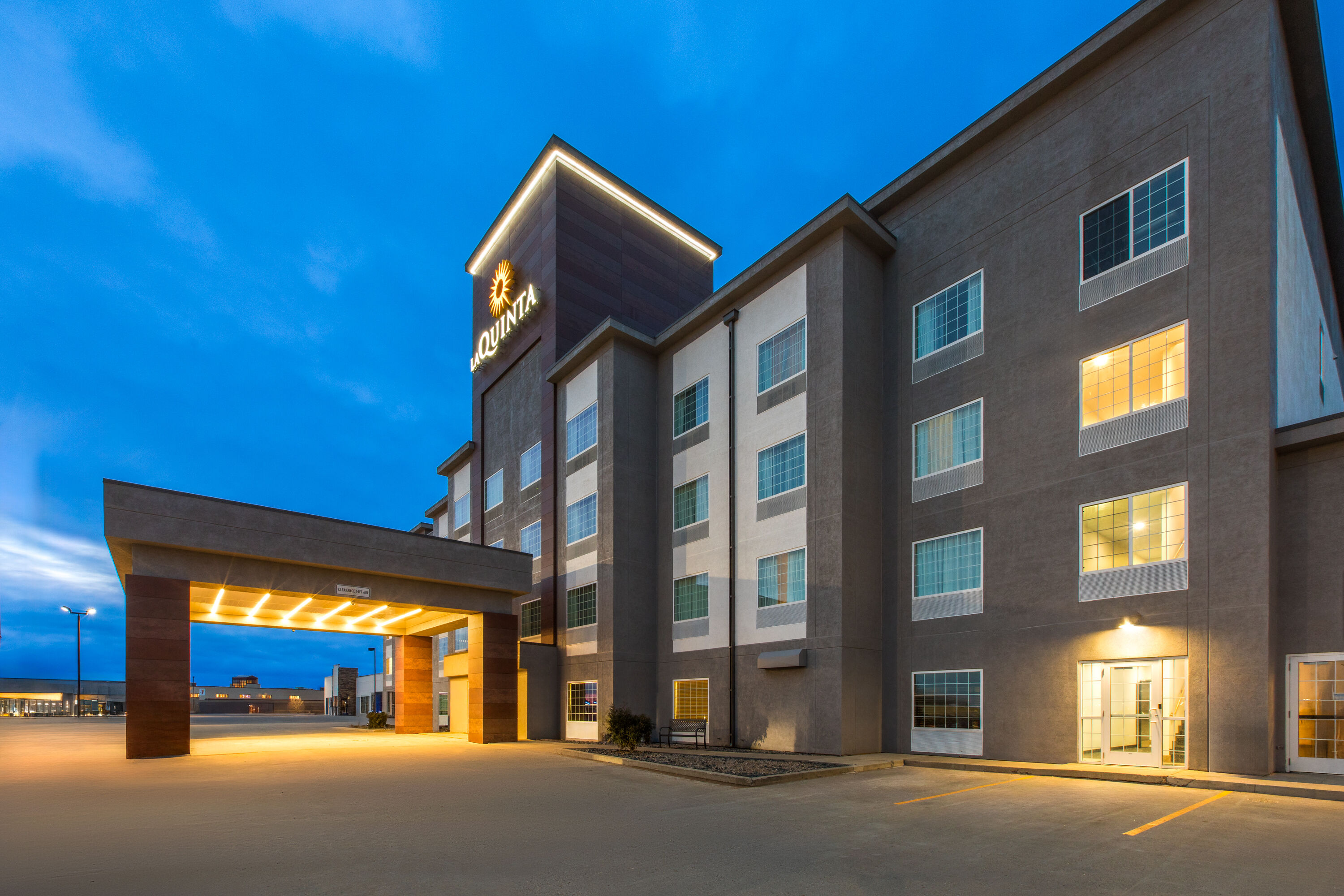 Exterior Dusk Image of La Quinta Inn & Suites by Wyndham Minot hotel in Minot, North Dakota