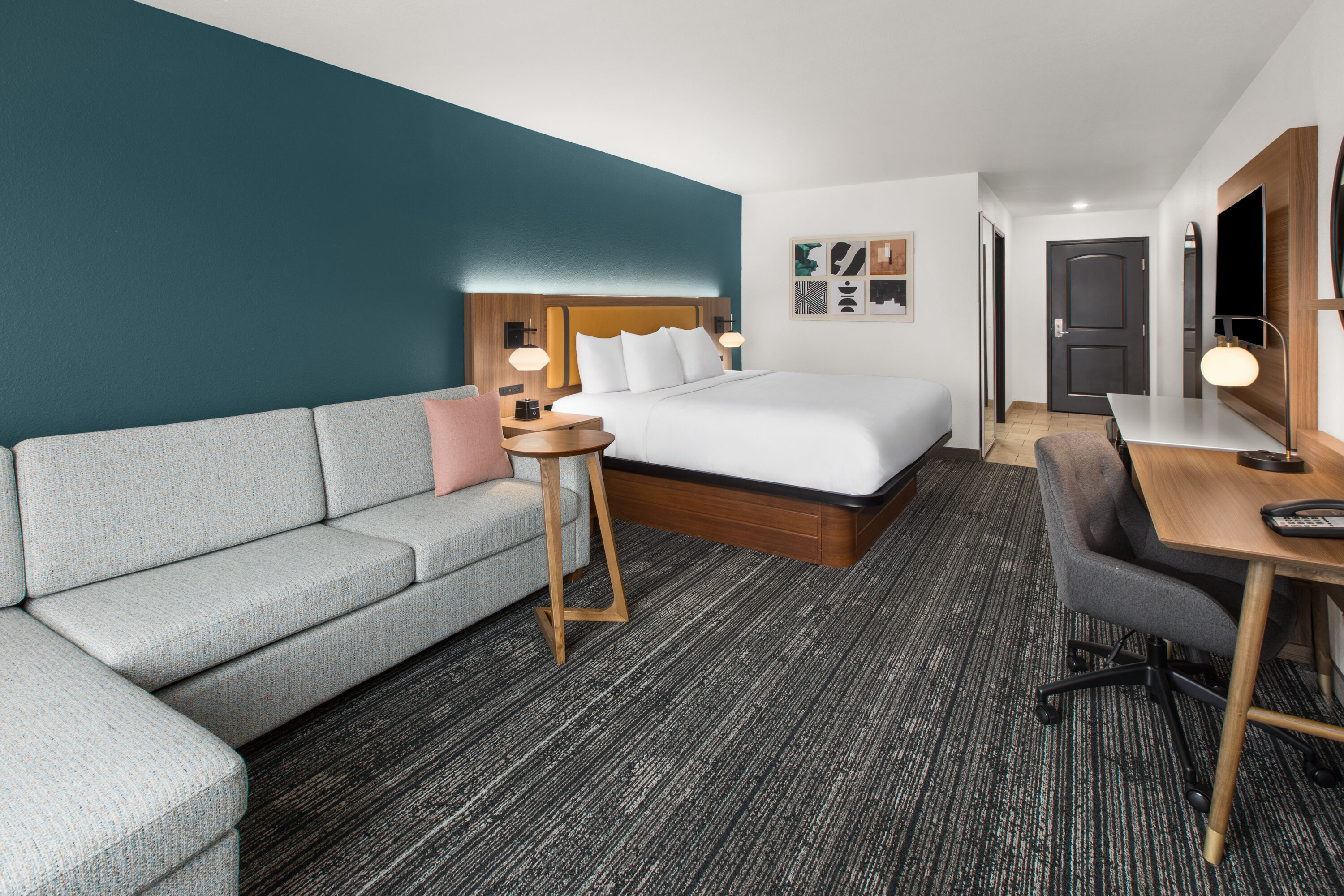 La Quinta Inn & Suites by Wyndham Minot suite in Minot, North Dakota