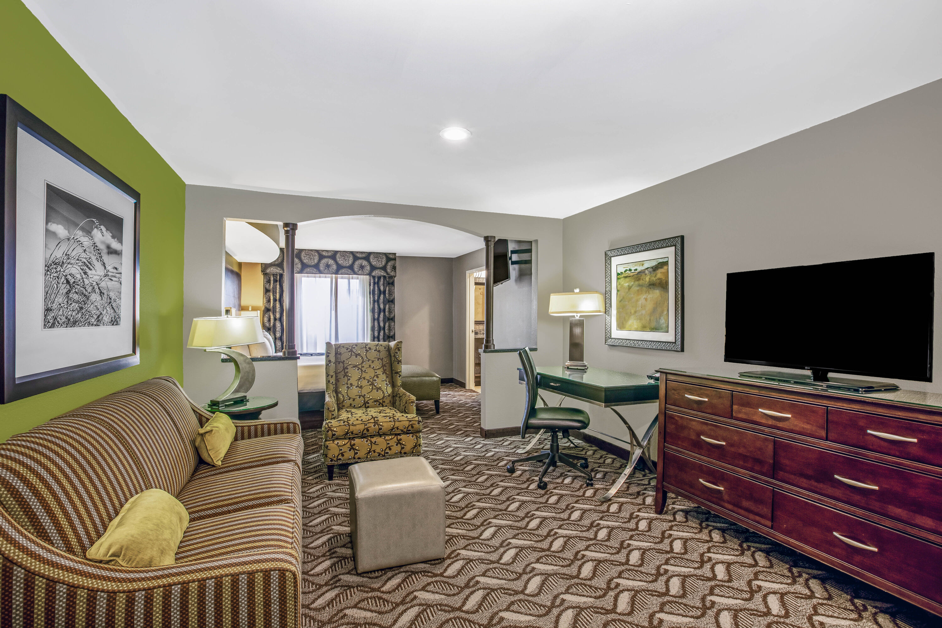 La Quinta Inn & Suites by Wyndham Kearney suite in Kearney, Nebraska
