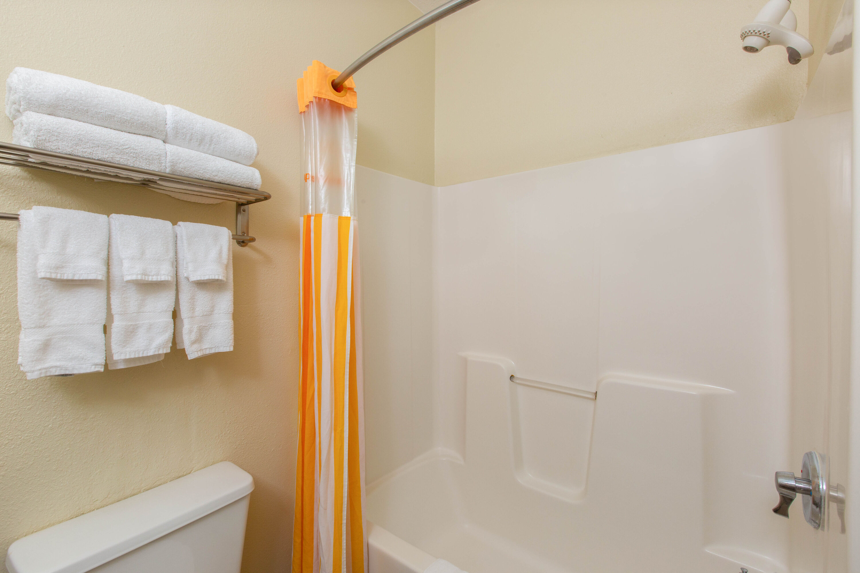 Guest room bath at the La Quinta Inn by Wyndham Lincoln in Lincoln, Nebraska