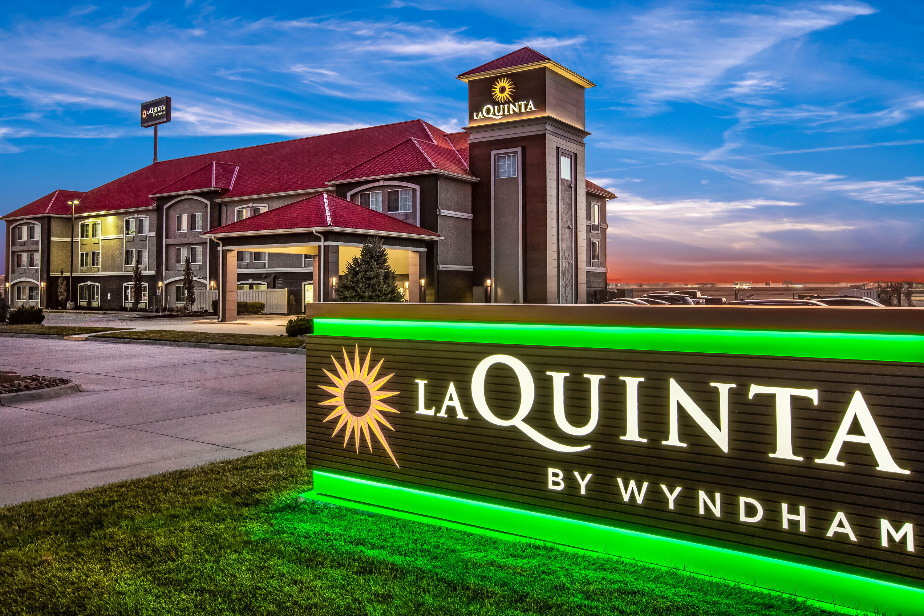 Exterior Dusk Image of La Quinta Inn & Suites by Wyndham North Platte hotel in North Platte, Nebraska