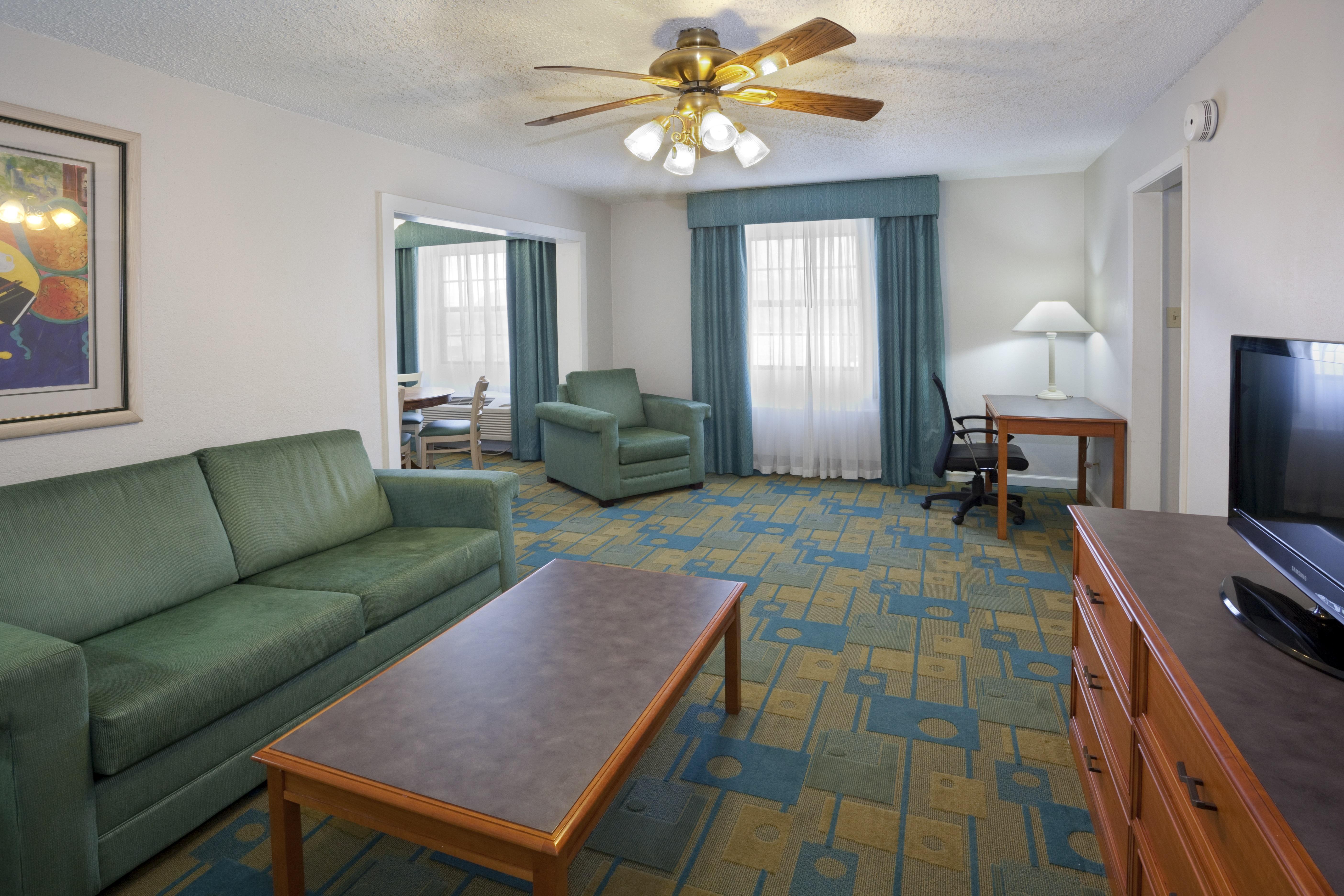 La Quinta Inn by Wyndham Omaha West suite in Omaha, Nebraska