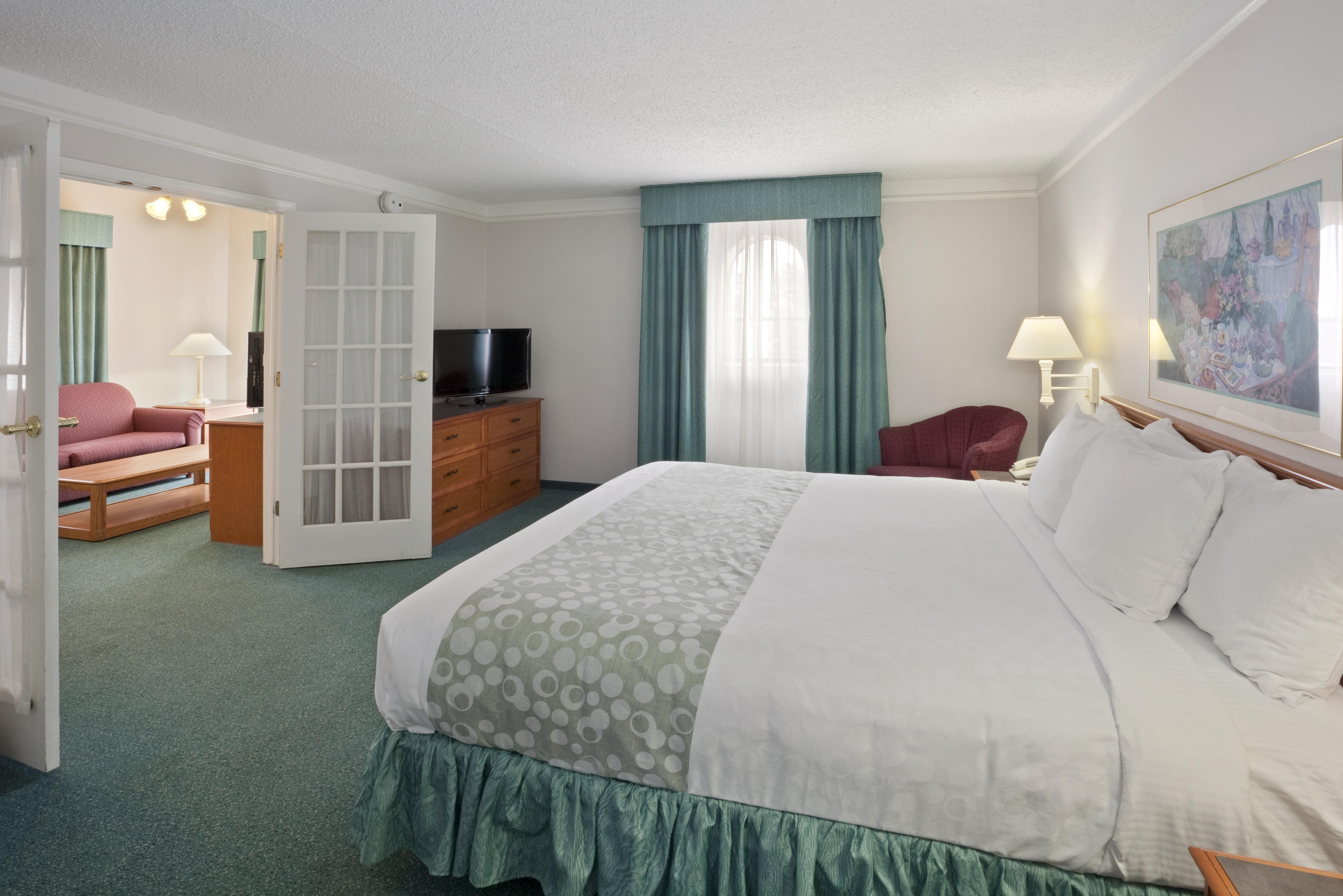 La Quinta Inn by Wyndham Omaha West suite in Omaha, Nebraska