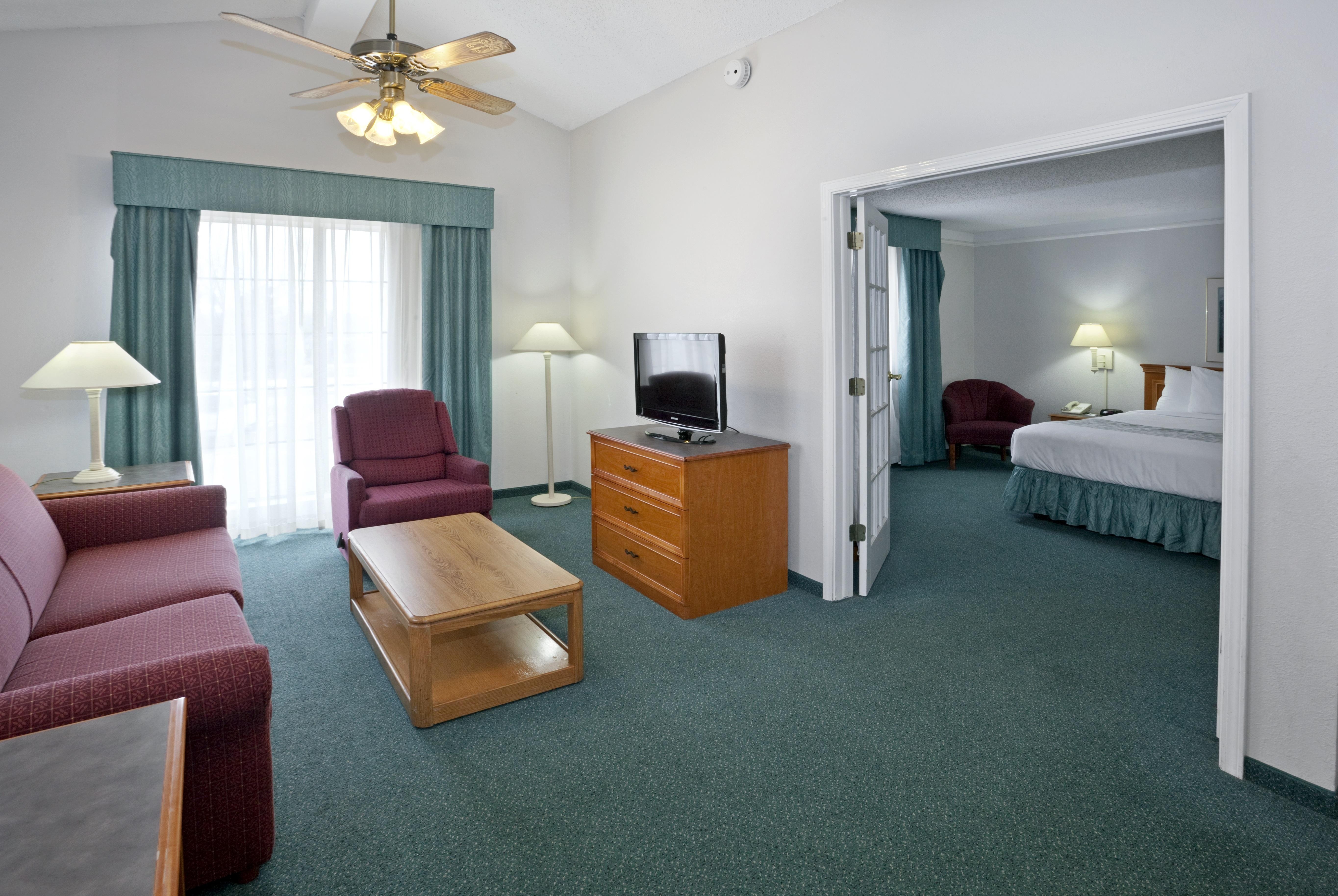 La Quinta Inn By Wyndham Omaha West Omaha Ne Hotels