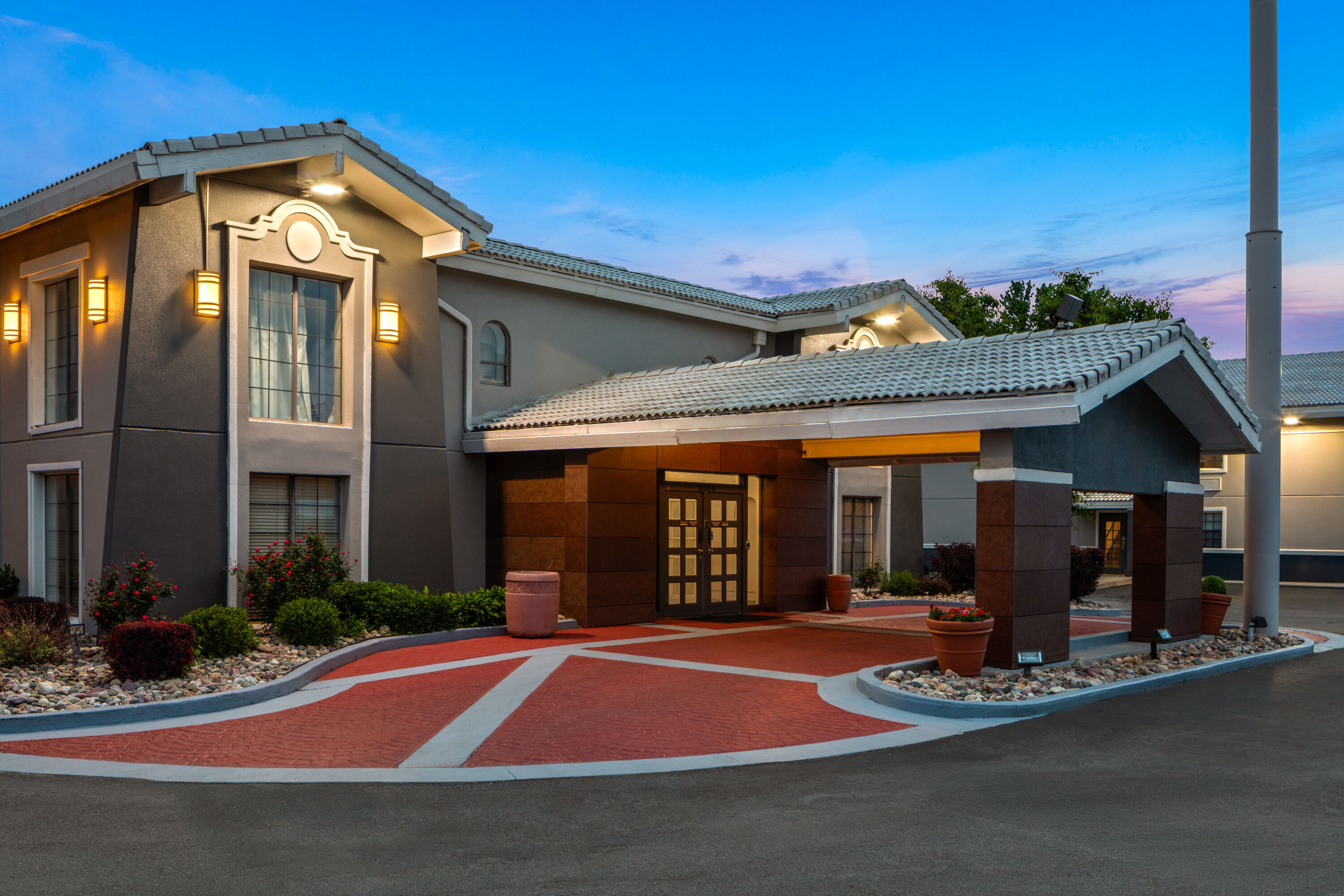 Exterior Dusk Image of La Quinta Inn by Wyndham Omaha West hotel in Omaha, Nebraska