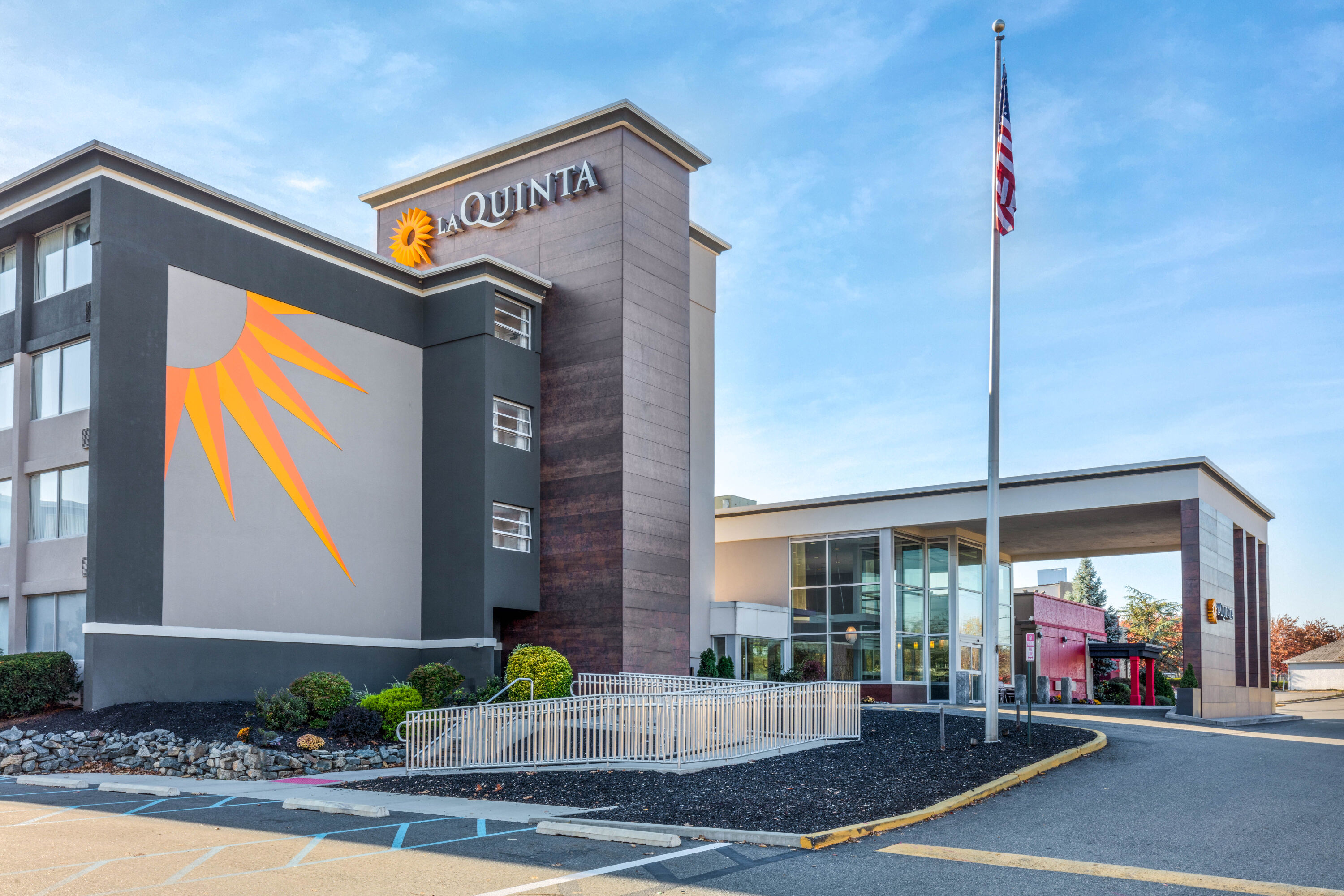 La Quinta Inn & Suites by Wyndham Clifton/Rutherford Clifton, NJ Hotels