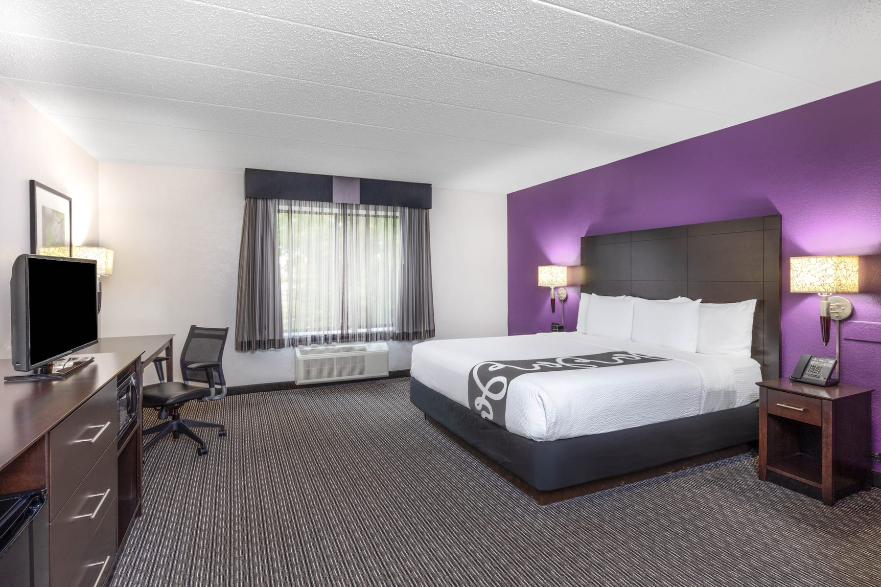 La Quinta Inn & Suites by Wyndham Clifton/Rutherford suite in Clifton, New Jersey