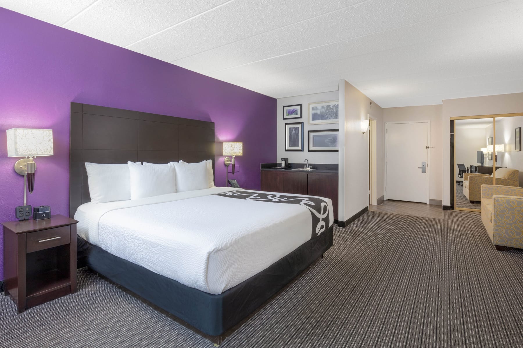 La Quinta Inn & Suites by Wyndham Clifton/Rutherford suite in Clifton, New Jersey