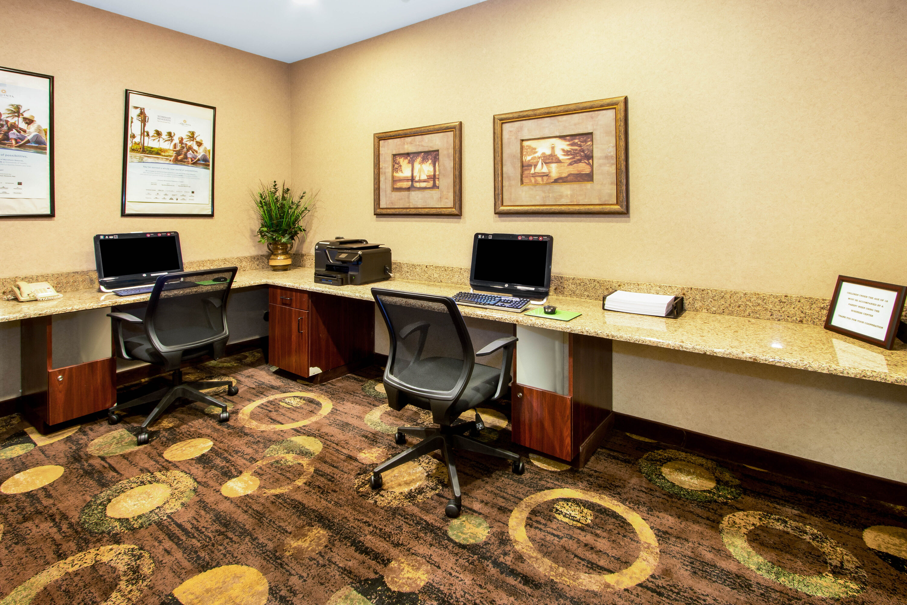 La Quinta Inn & Suites by Wyndham Albuquerque Midtown business center in Albuquerque, New Mexico