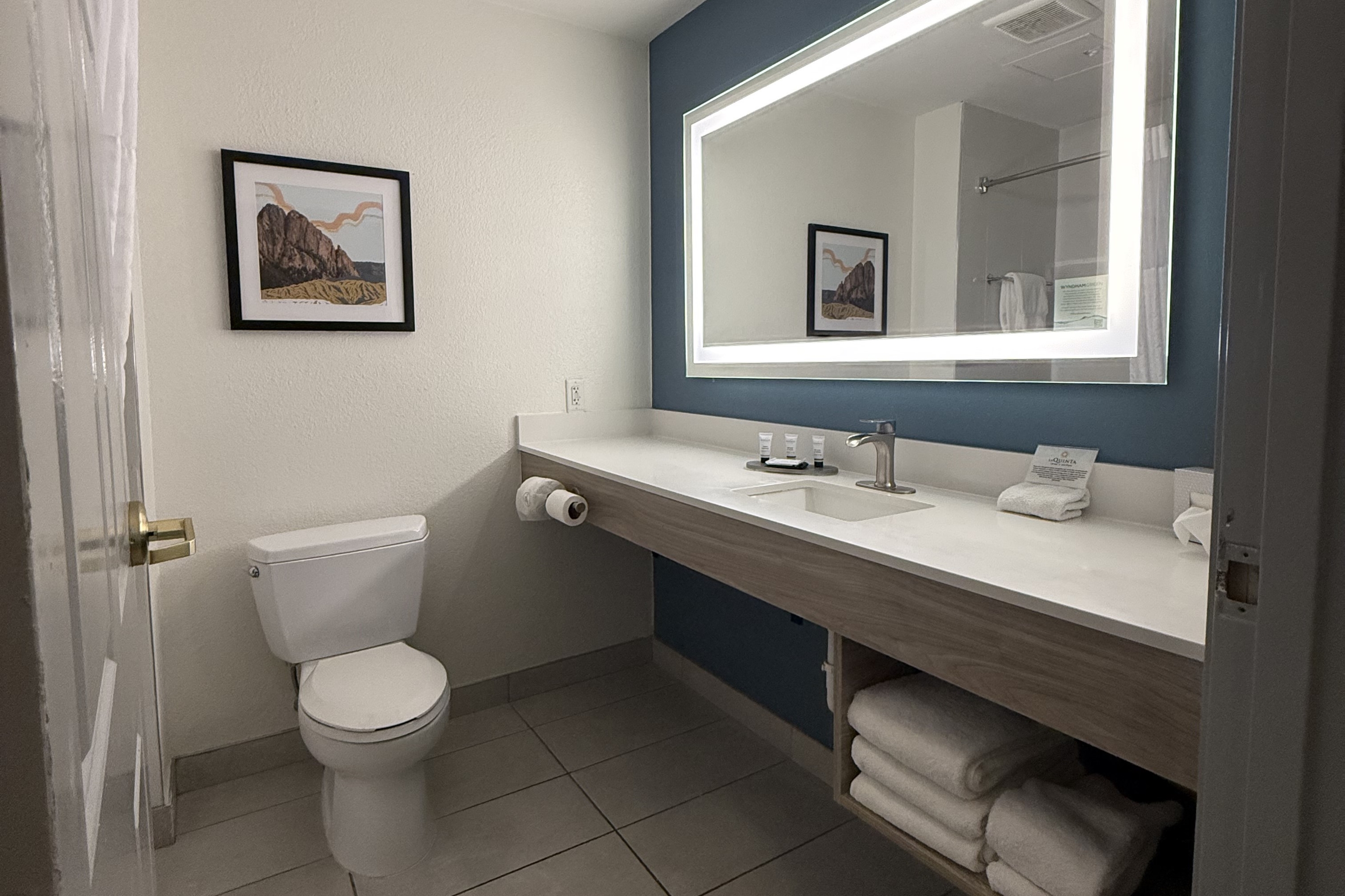 Guest room bath at the La Quinta Inn & Suites by Wyndham Albuquerque Midtown in Albuquerque, New Mexico