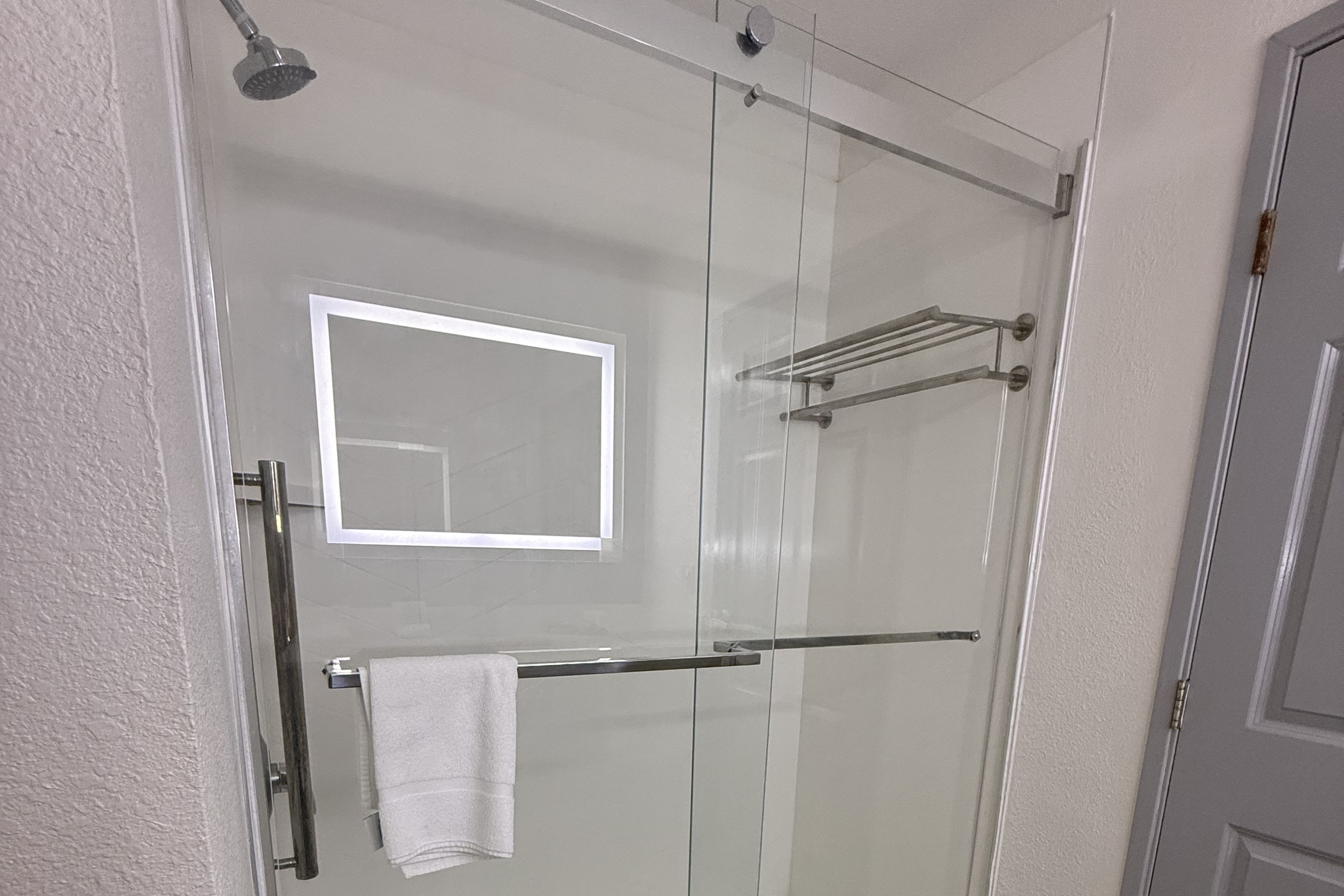 Guest room bath at the La Quinta Inn & Suites by Wyndham Albuquerque Midtown in Albuquerque, New Mexico