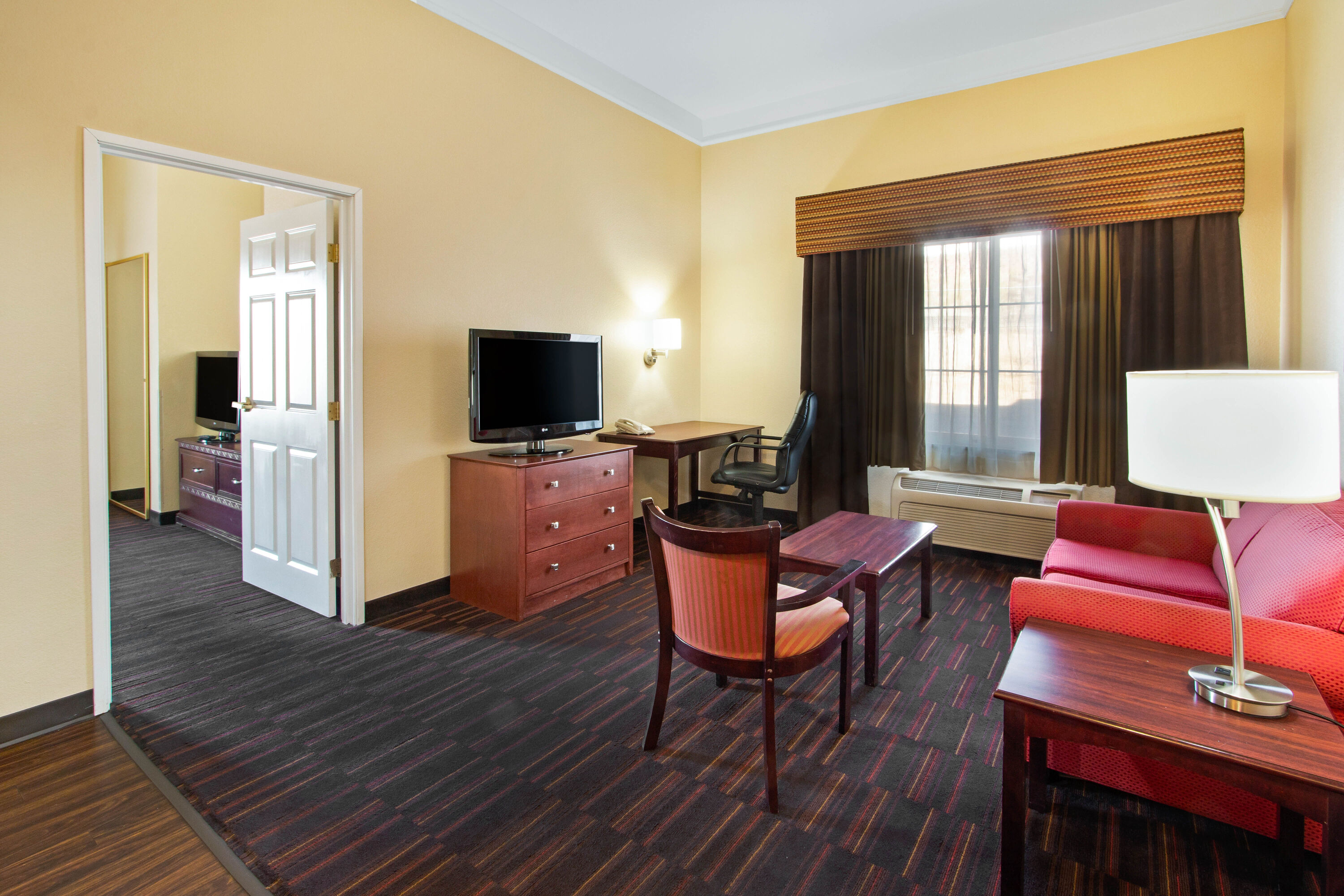 Guest room at the La Quinta Inn & Suites by Wyndham Albuquerque Midtown in Albuquerque, New Mexico