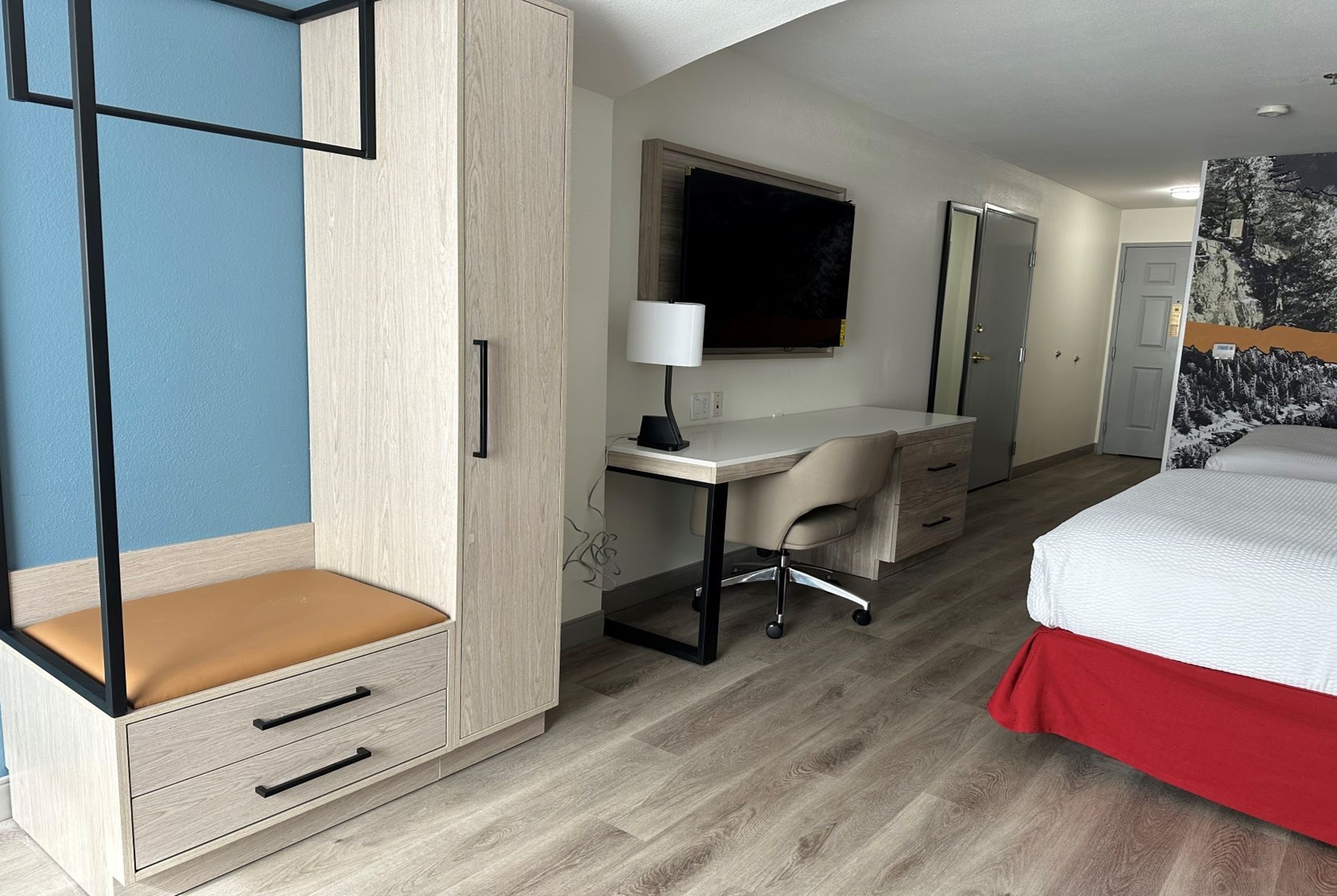 Guest room at the La Quinta Inn & Suites by Wyndham Albuquerque Midtown in Albuquerque, New Mexico